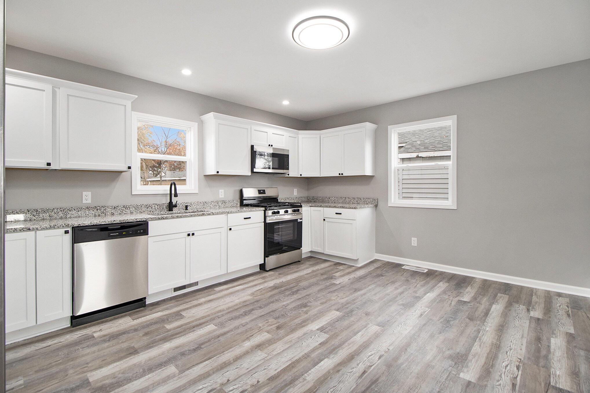 4124 Liverpool Road, Lake Station, IN 46405; Image #7