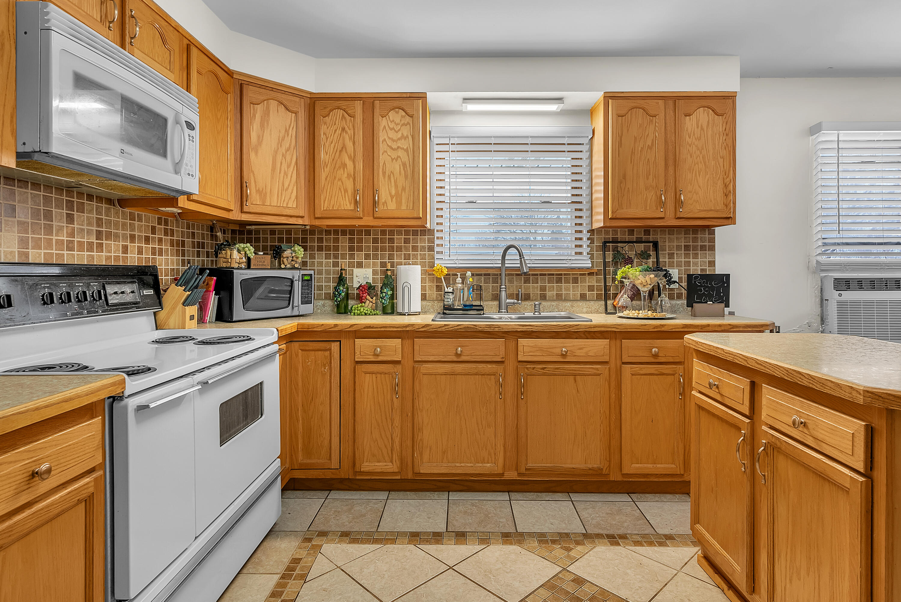5550 Jefferson Place, Merrillville, IN 46410; Image #9