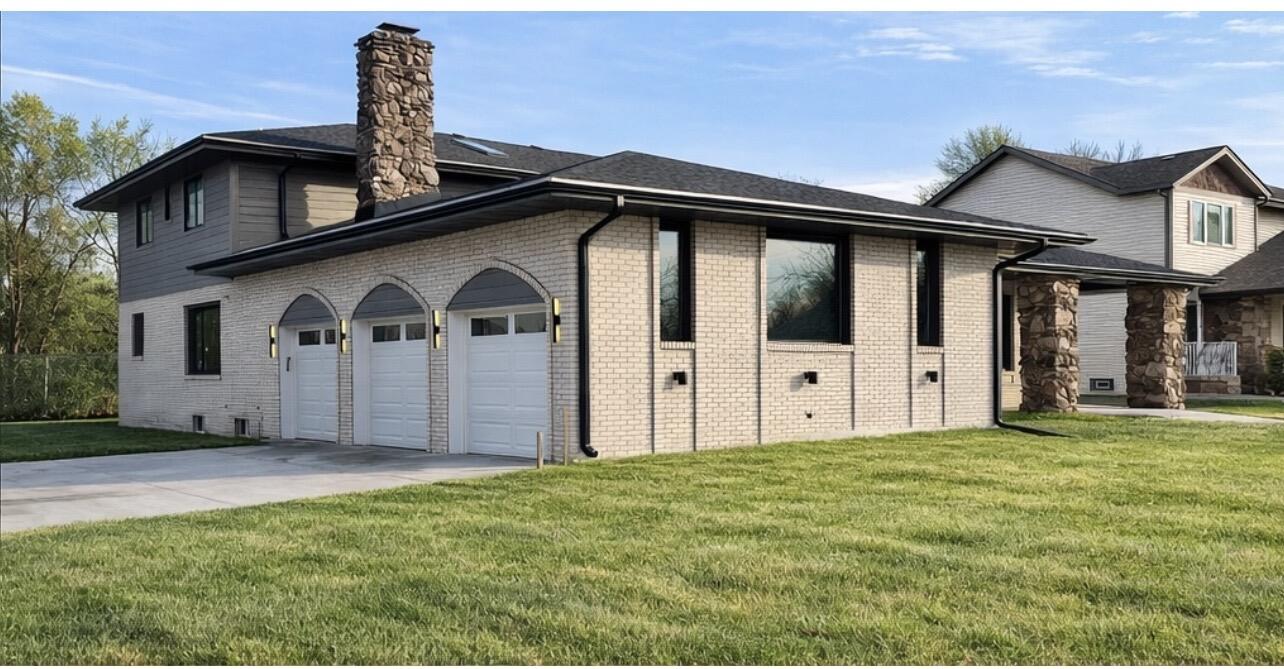 10043 Twin Creek Boulevard, Munster, IN 46321; Image #2
