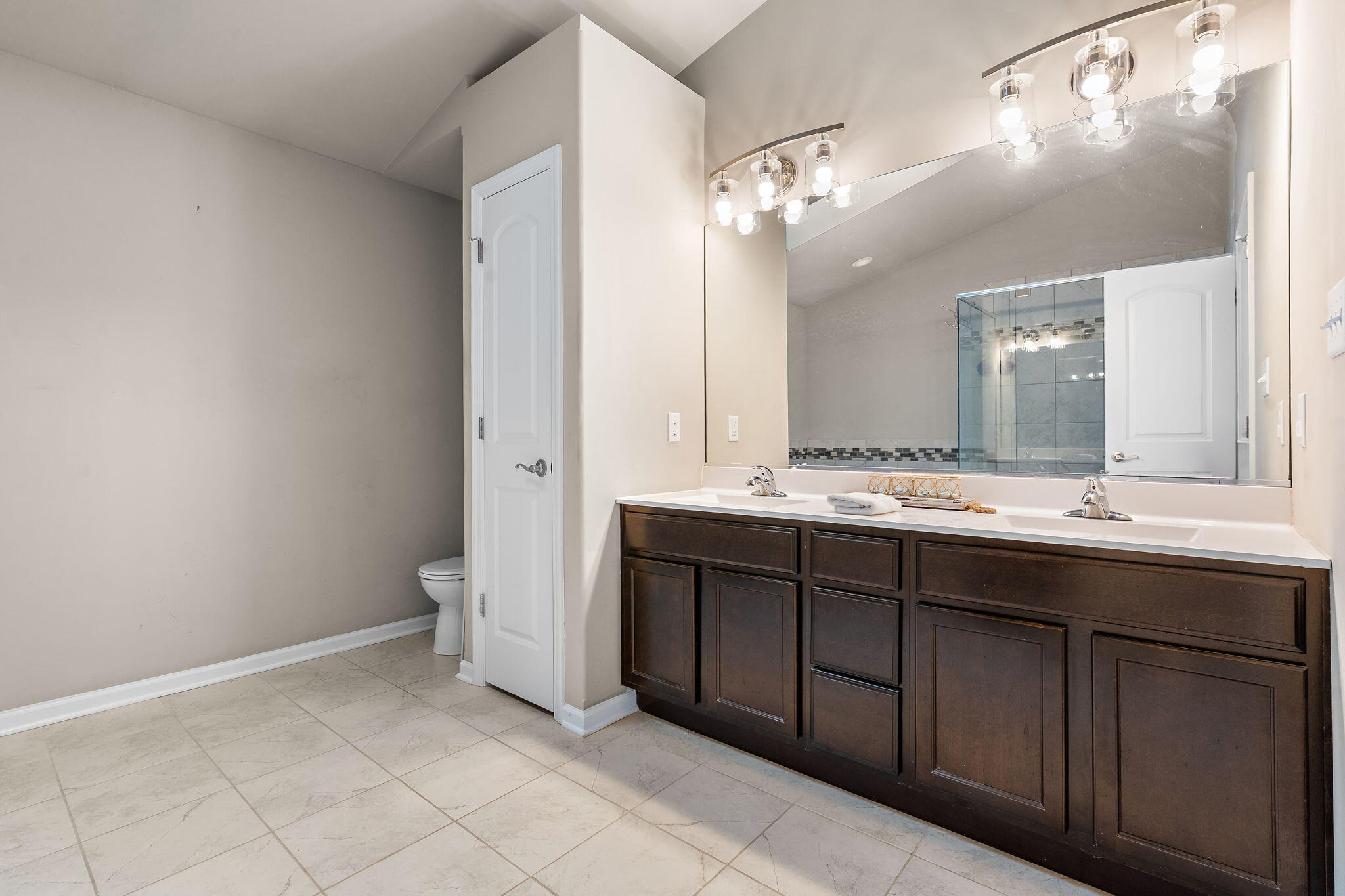 1089 Lakeview Drive, Hobart, IN 46342; Image #11