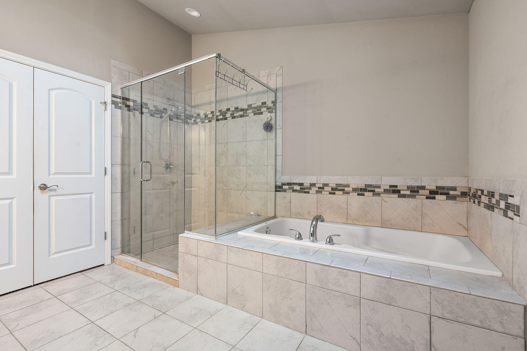 1089 Lakeview Drive, Hobart, IN 46342; Image #12