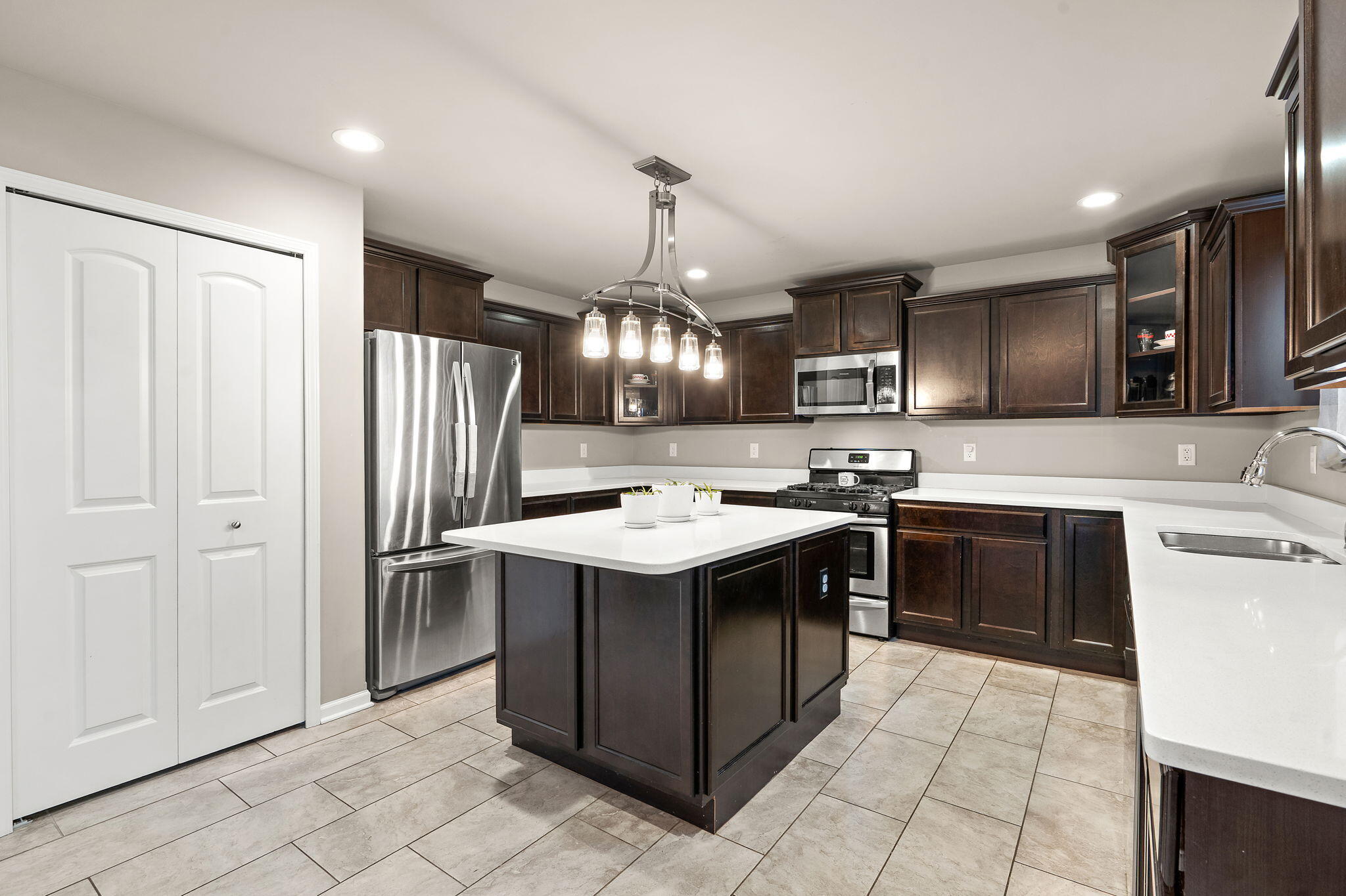 1089 Lakeview Drive, Hobart, IN 46342; Image #5