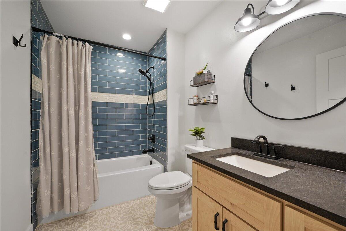 8183 Old Oak Drive, DeMotte, IN 46310; Image #33