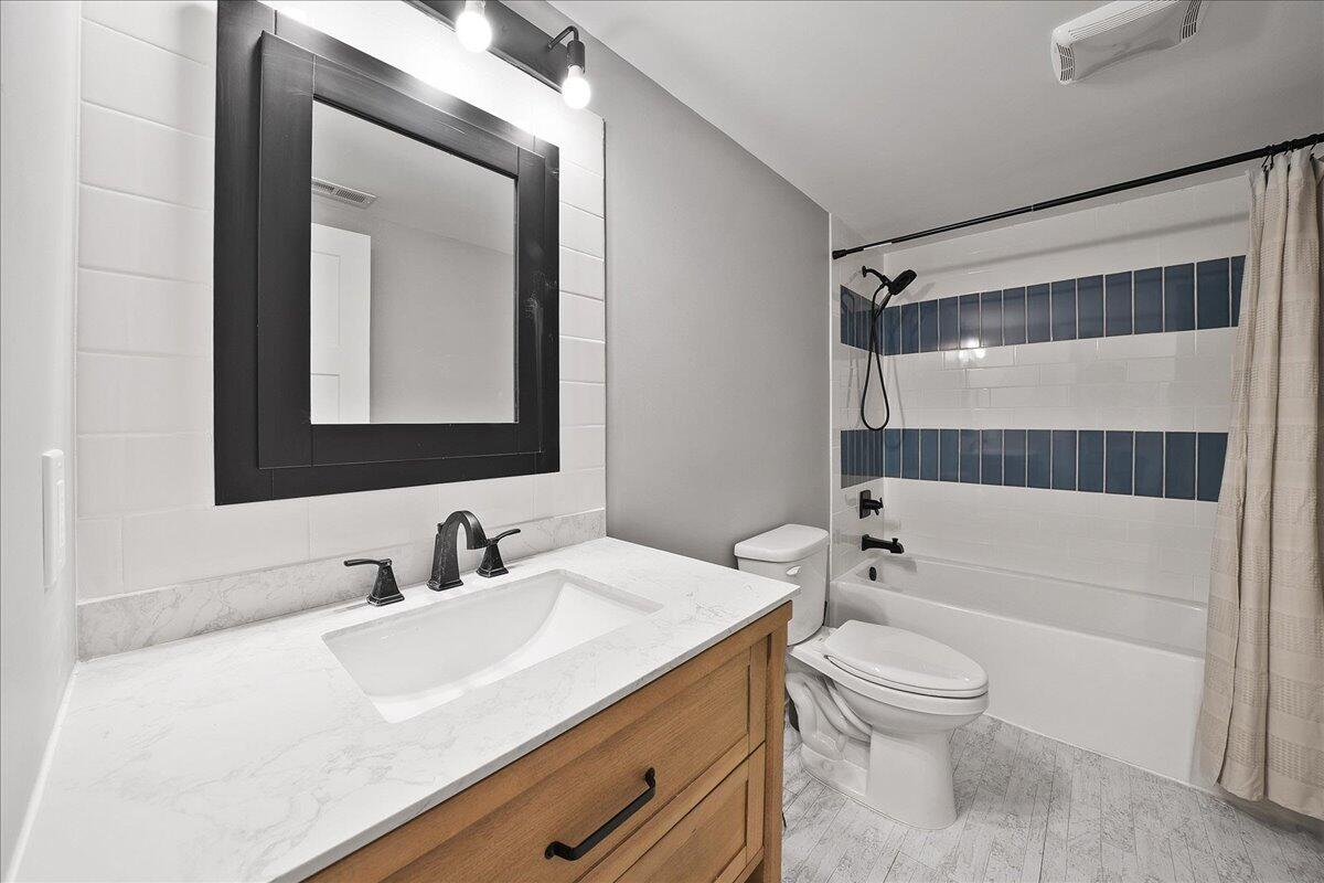 8183 Old Oak Drive, DeMotte, IN 46310; Image #48