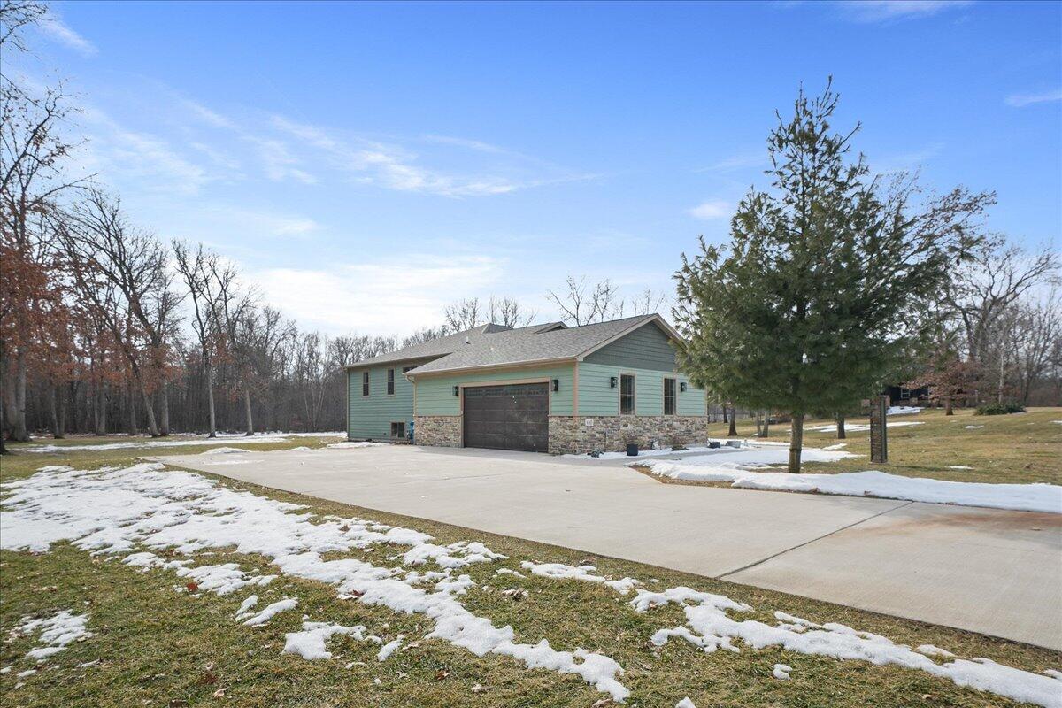 8183 Old Oak Drive, DeMotte, IN 46310; Image #58