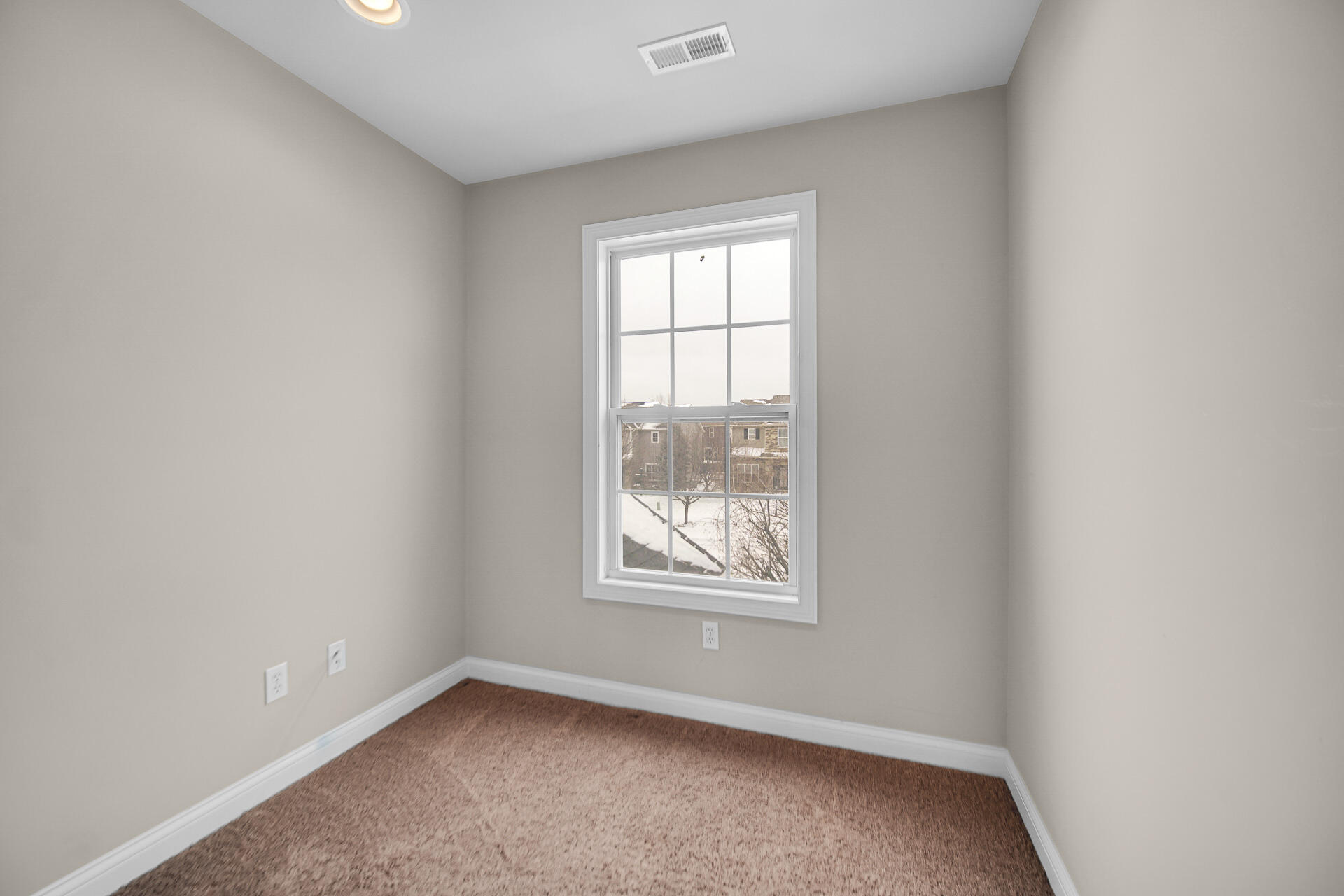 8 W Shakespeare Drive, Valparaiso, IN 46385; Image #15