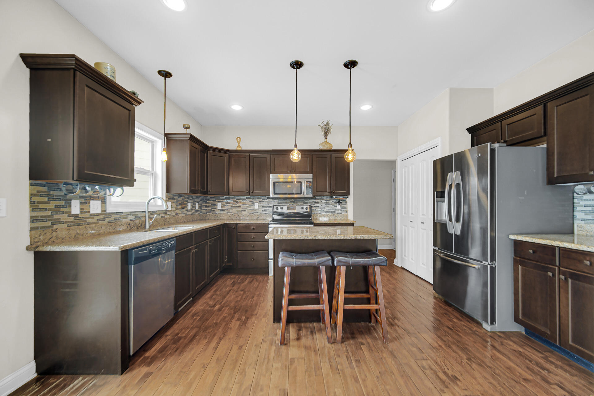 8 W Shakespeare Drive, Valparaiso, IN 46385; Image #2