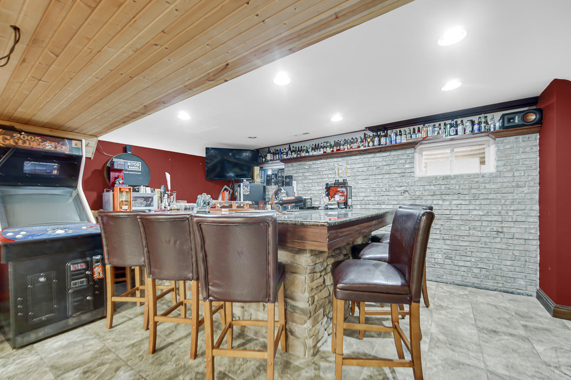 8 W Shakespeare Drive, Valparaiso, IN 46385; Image #24