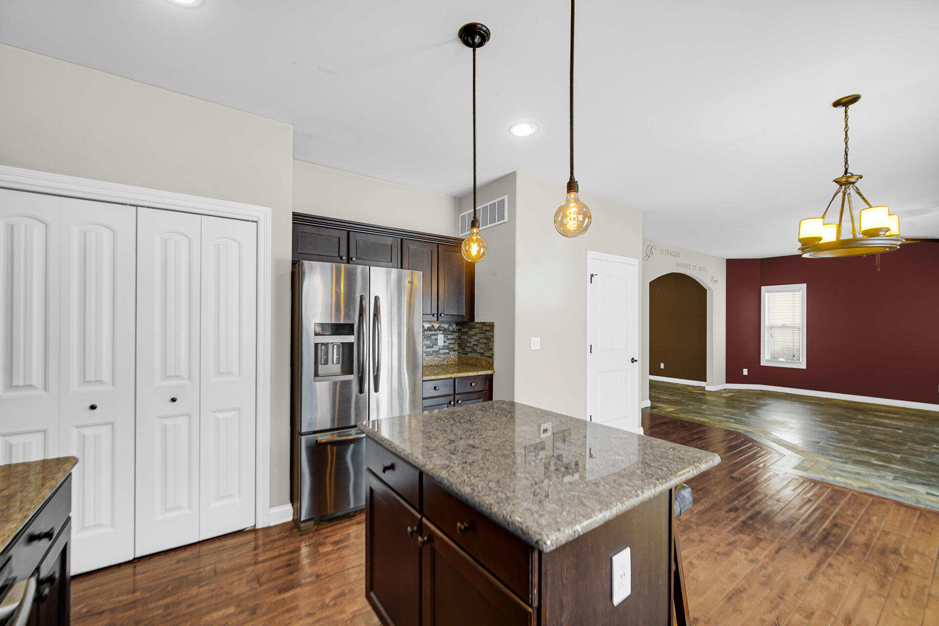 8 W Shakespeare Drive, Valparaiso, IN 46385; Image #5