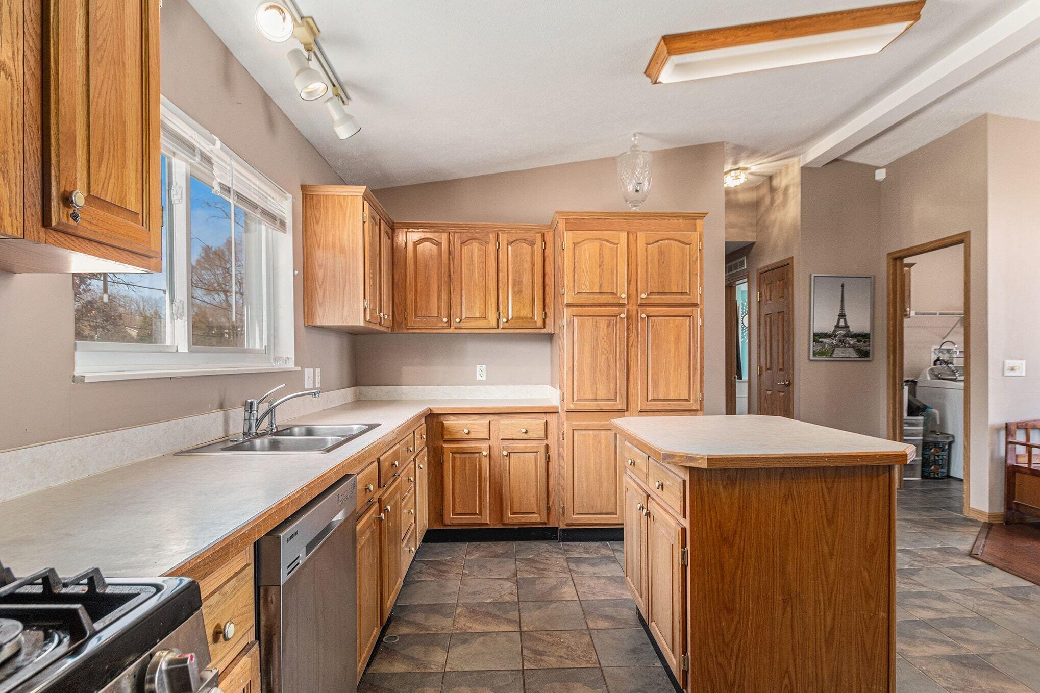 33 S 600 W, Hebron, IN 46341; Image #15