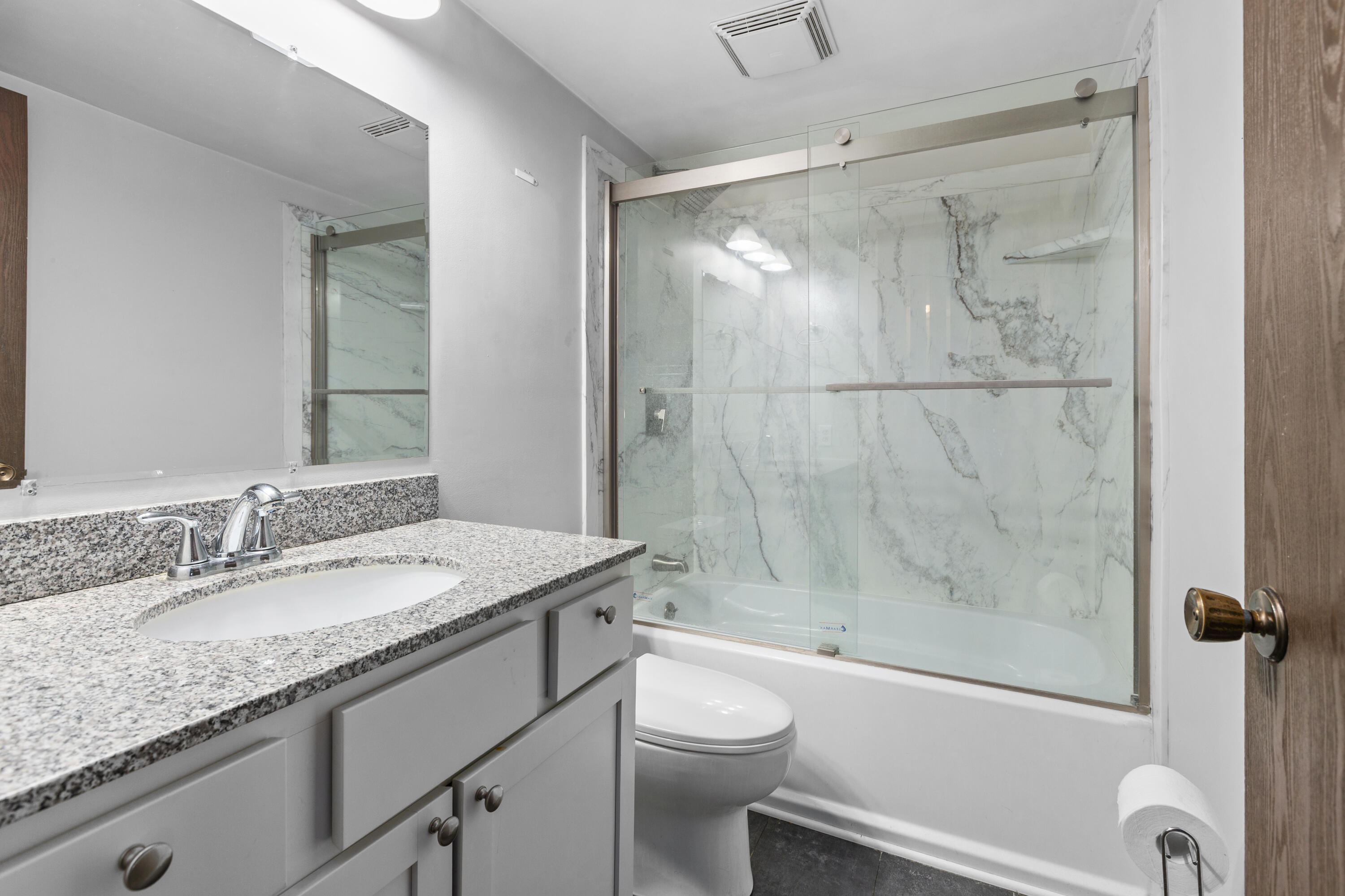 2513 E Lakeshore Drive, Crown Point, IN #7, 46307; Image #12