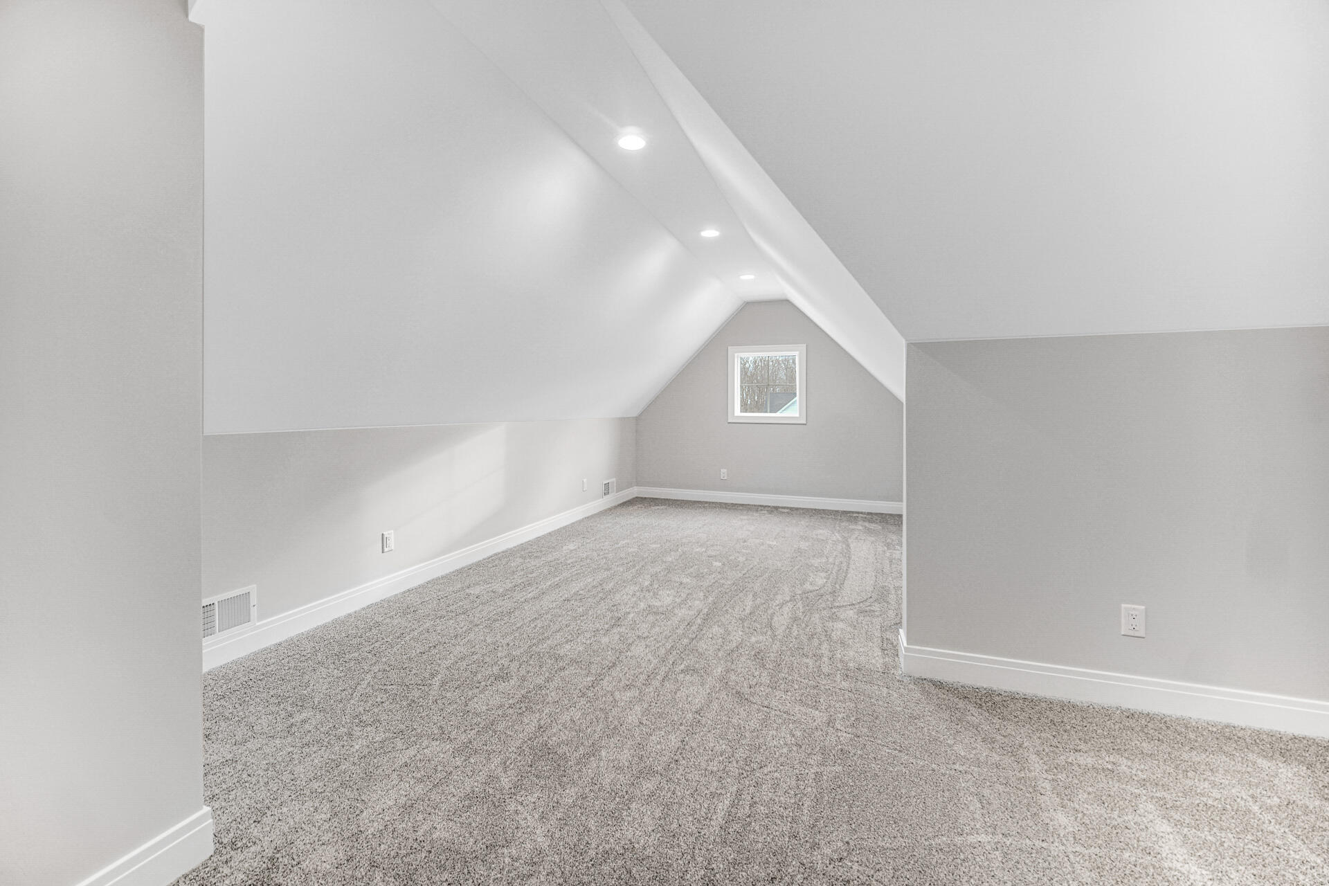 194 N Cricket Knoll Court, Valparaiso, IN 46385; Image #32