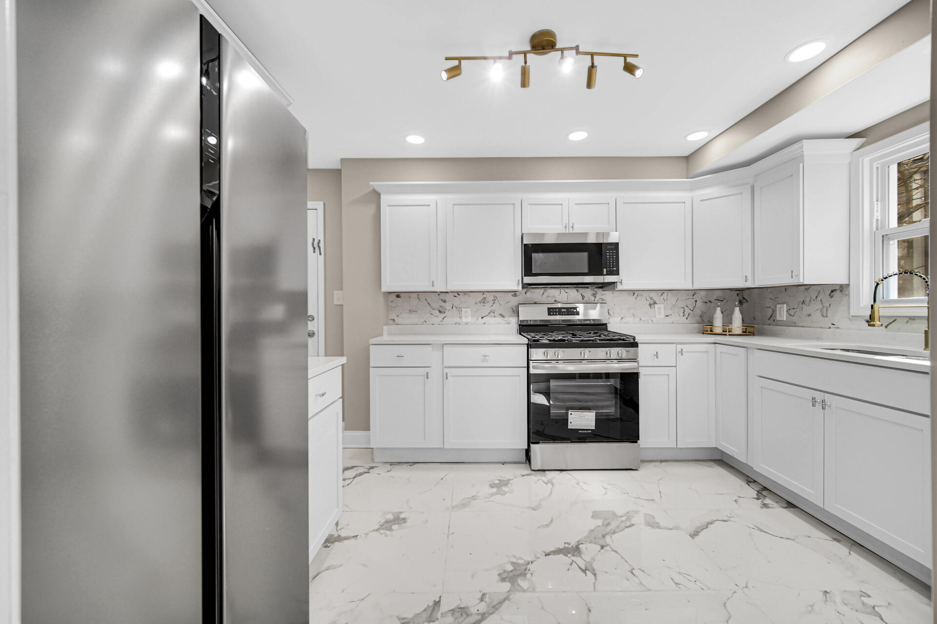 357 Taft Place, Gary, IN 46404; Image #8