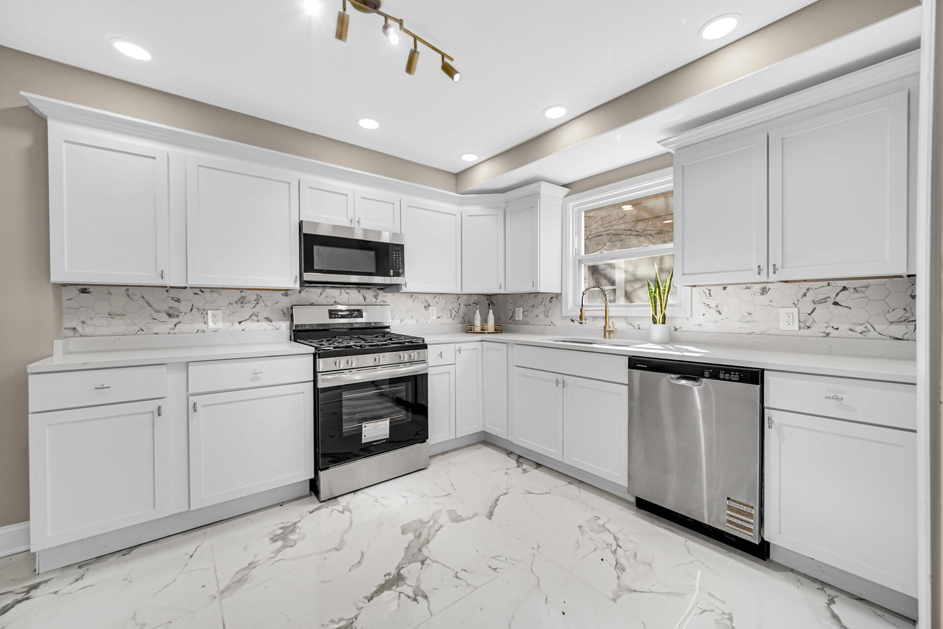 357 Taft Place, Gary, IN 46404; Image #9