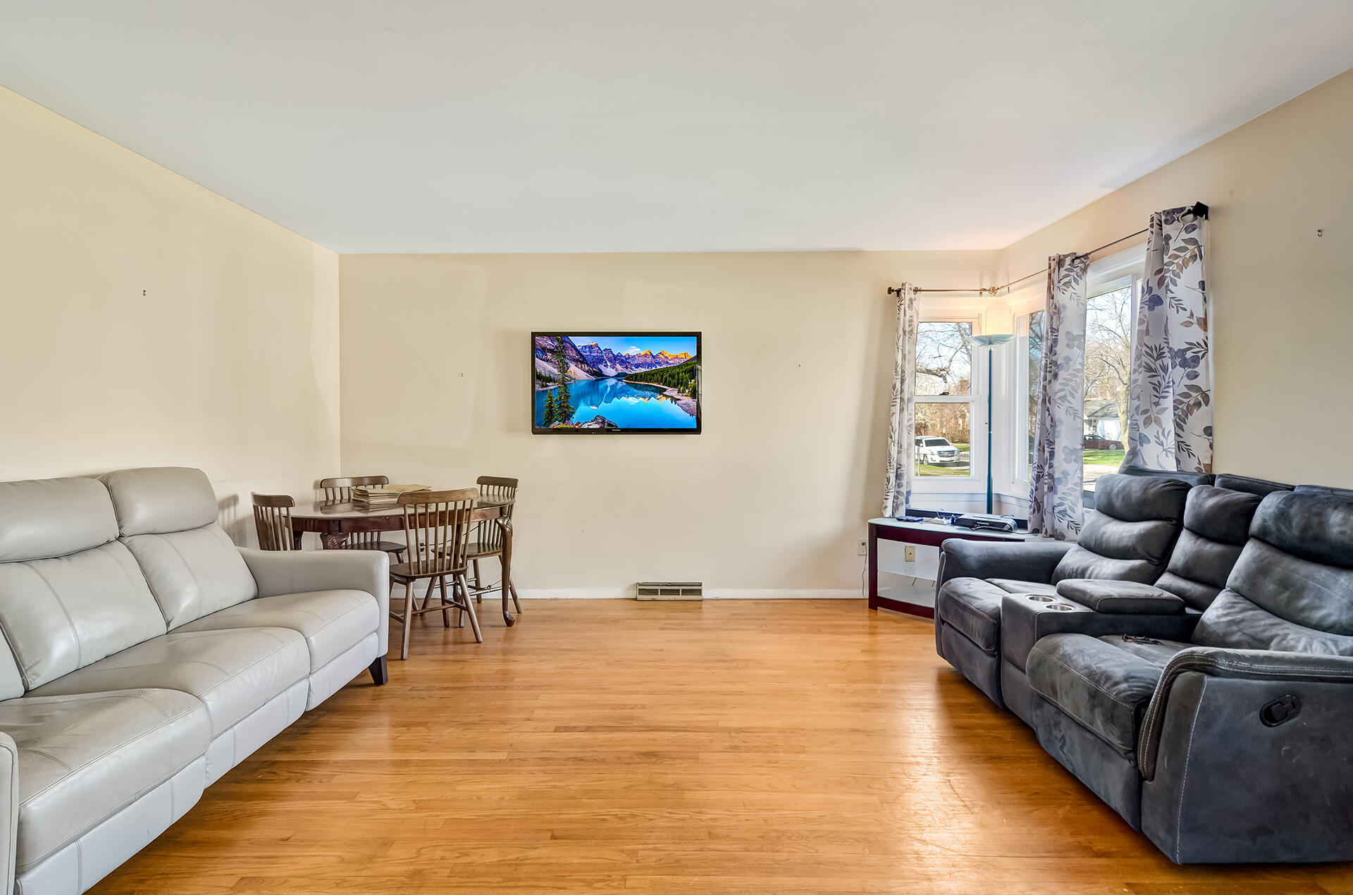 7204 Schneider Avenue, Hammond, IN 46323; Image #5
