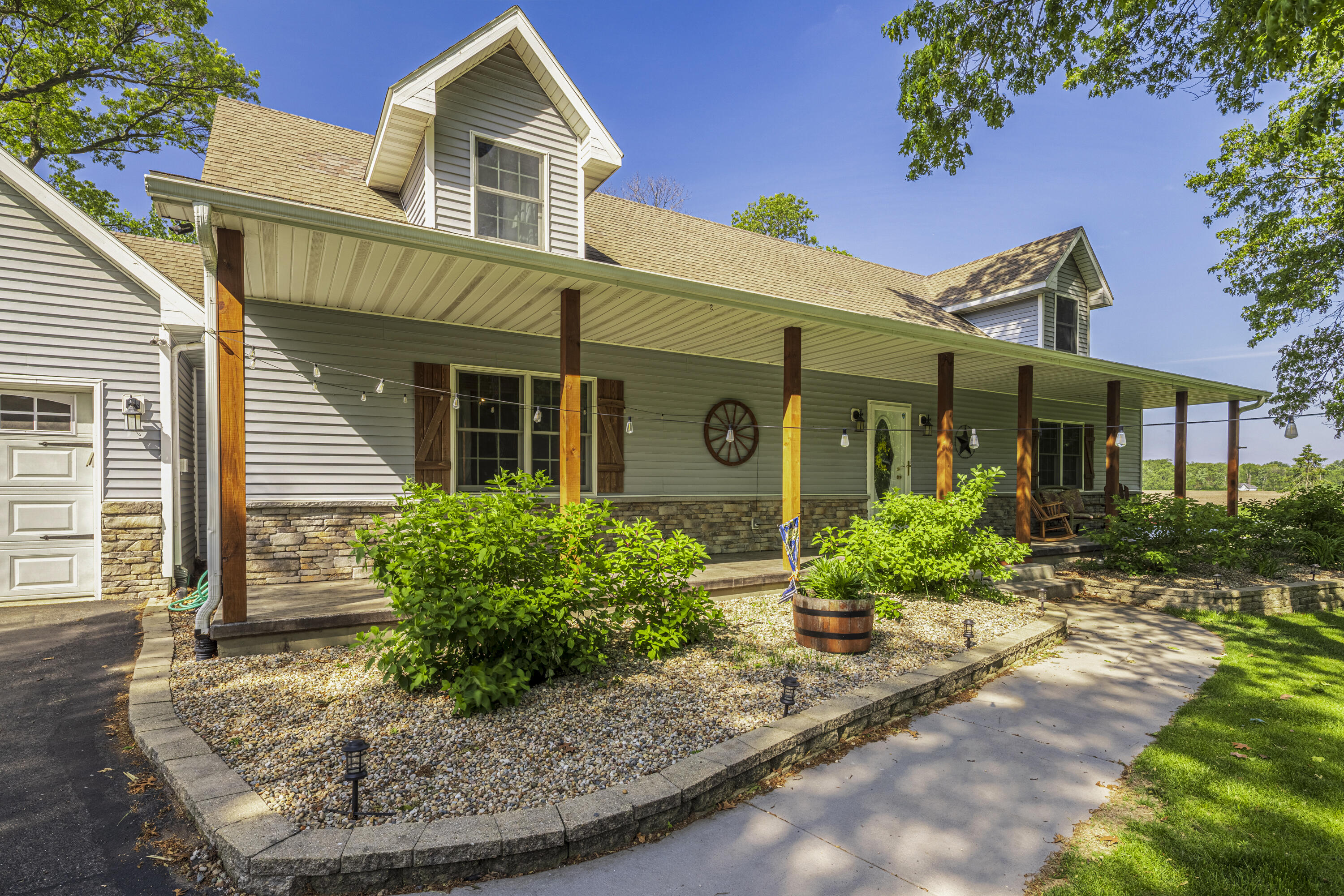 9754 N Charter Road, DeMotte, IN 46310; Image #71