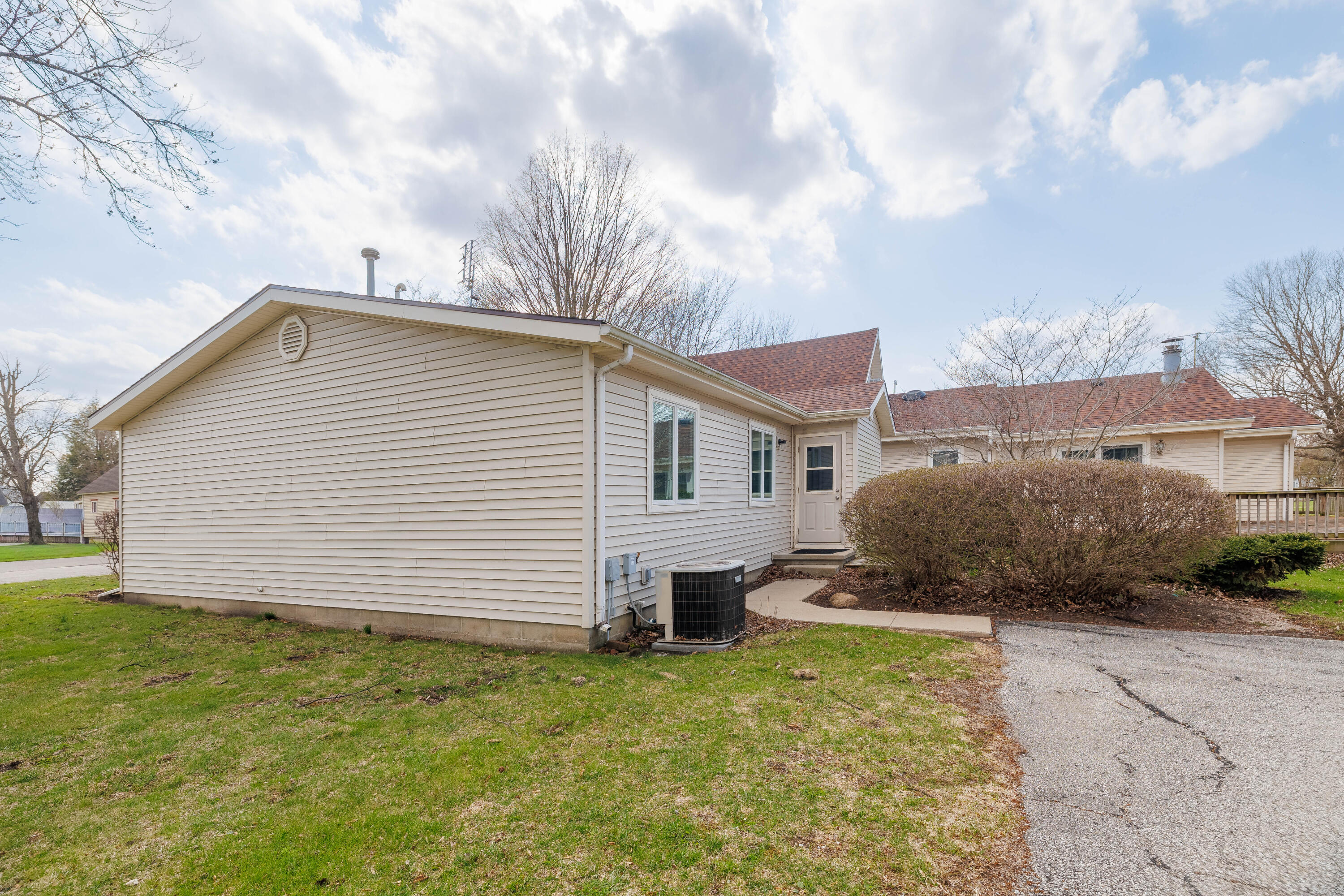 310 E Lincoln Street, Kentland, IN 47951; Image #10