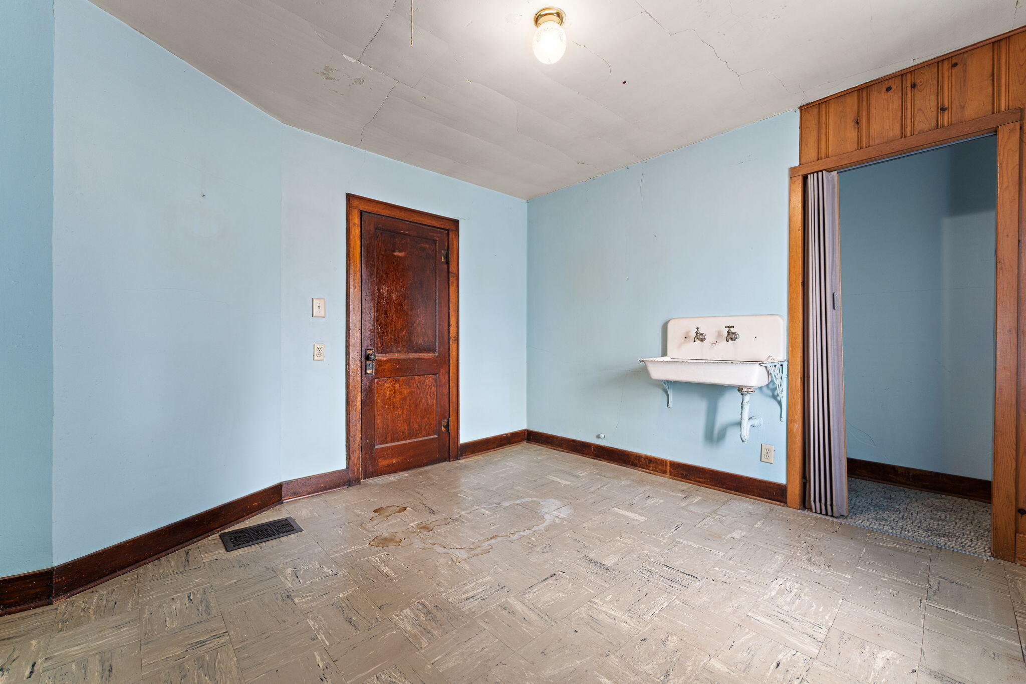 214 Center Street, Valparaiso, IN 46385; Image #11