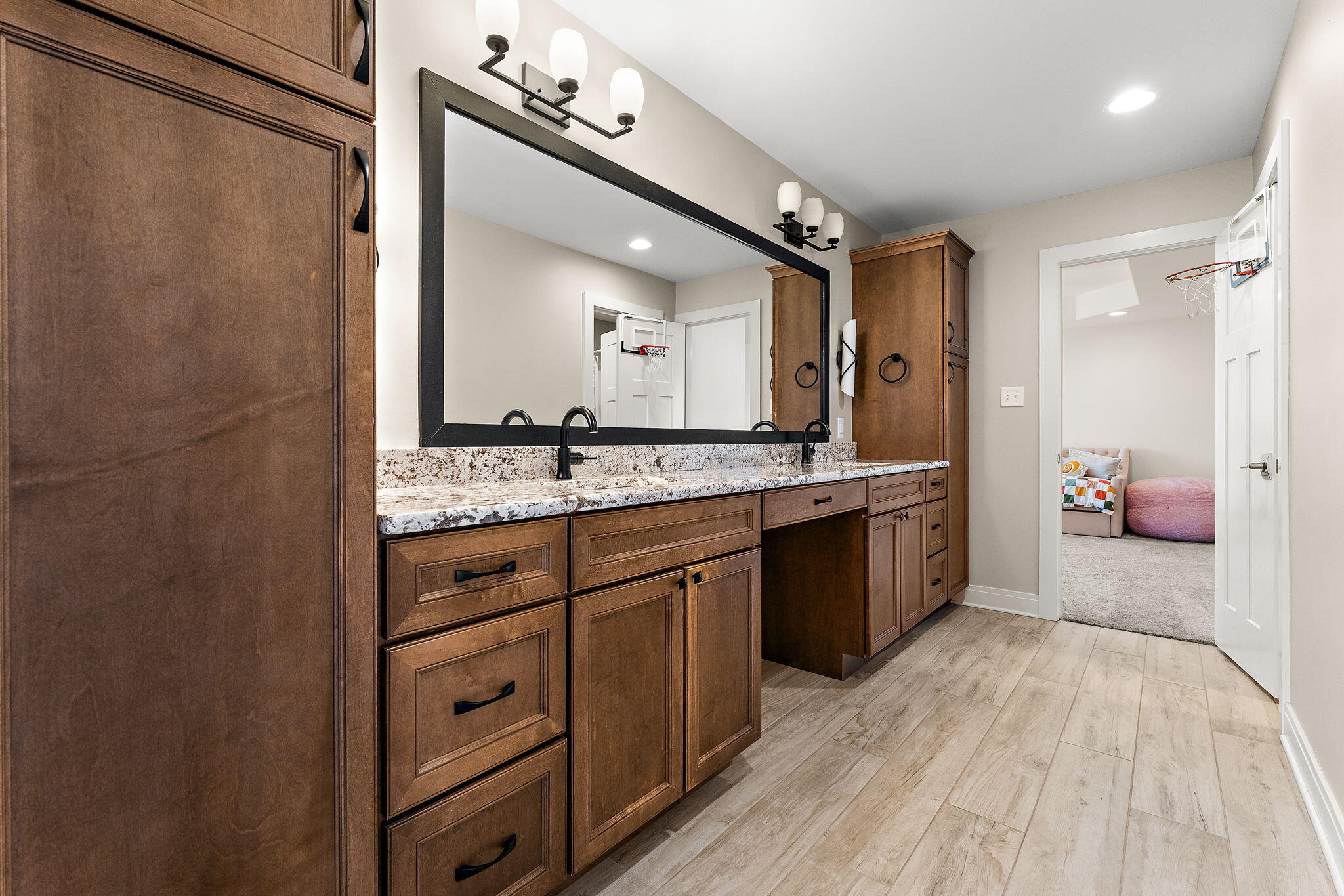 359 W Sandhurst Drive, Valparaiso, IN 46385; Image #24