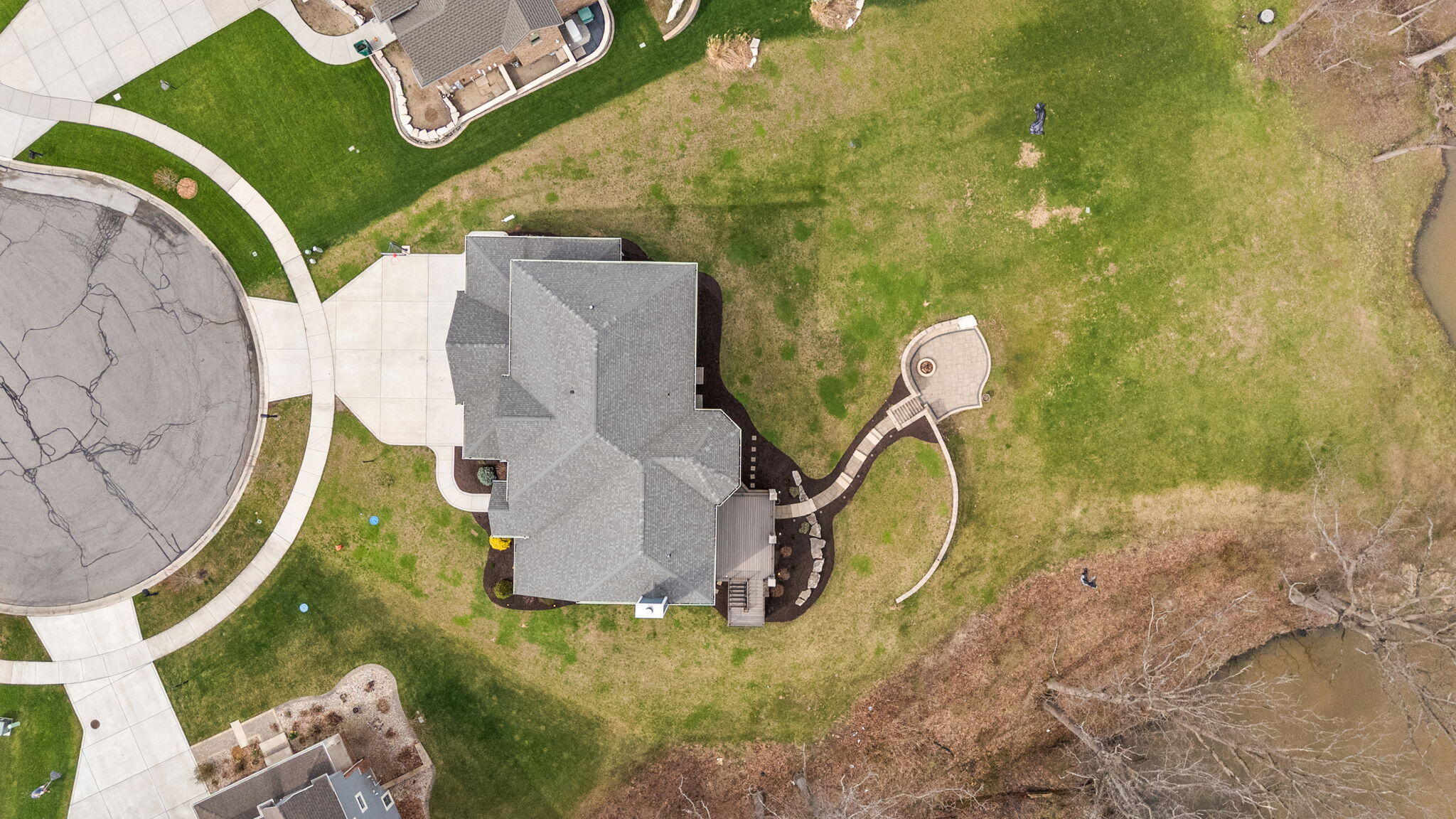 359 W Sandhurst Drive, Valparaiso, IN 46385; Image #43