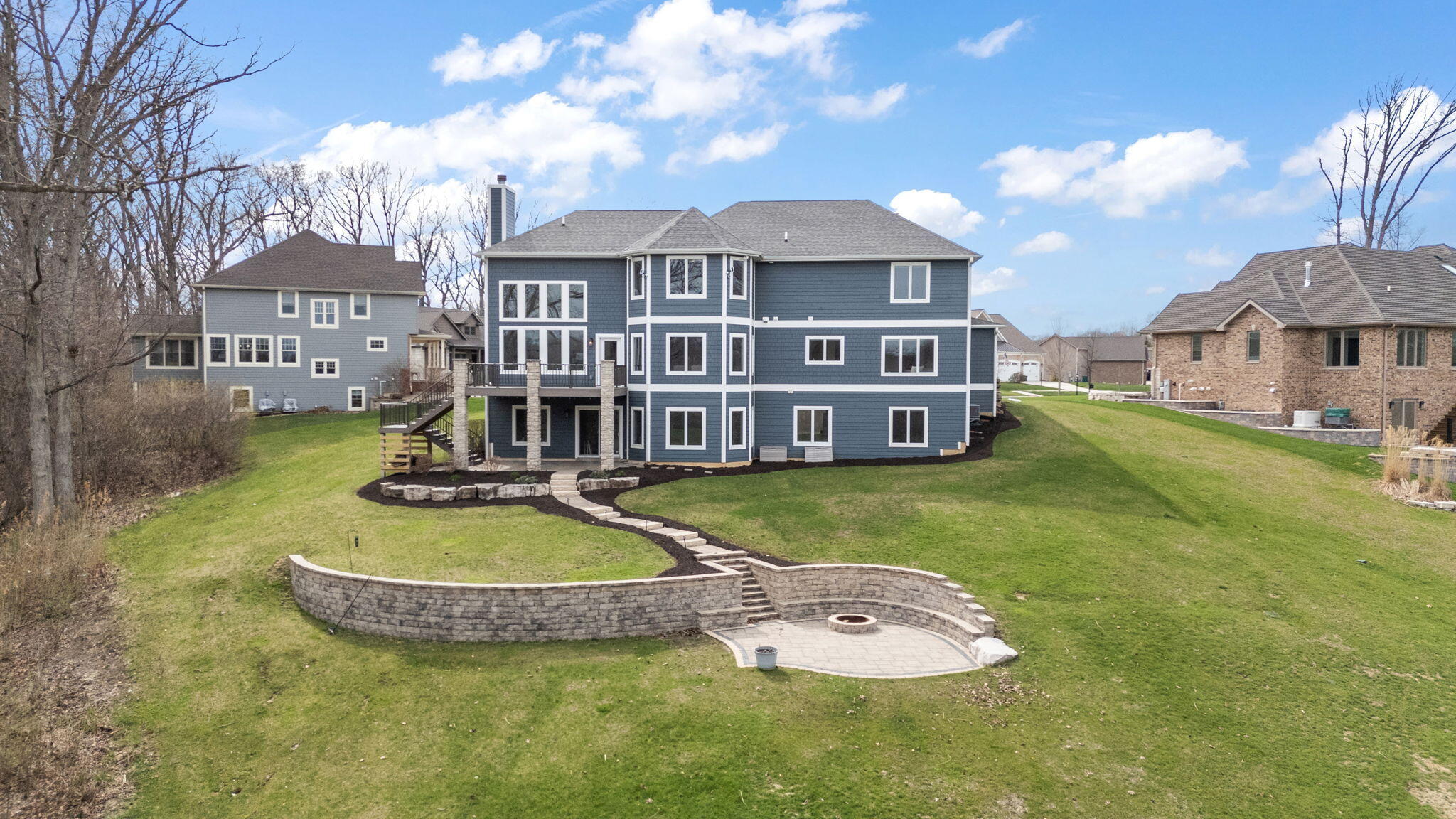 359 W Sandhurst Drive, Valparaiso, IN 46385; Image #47
