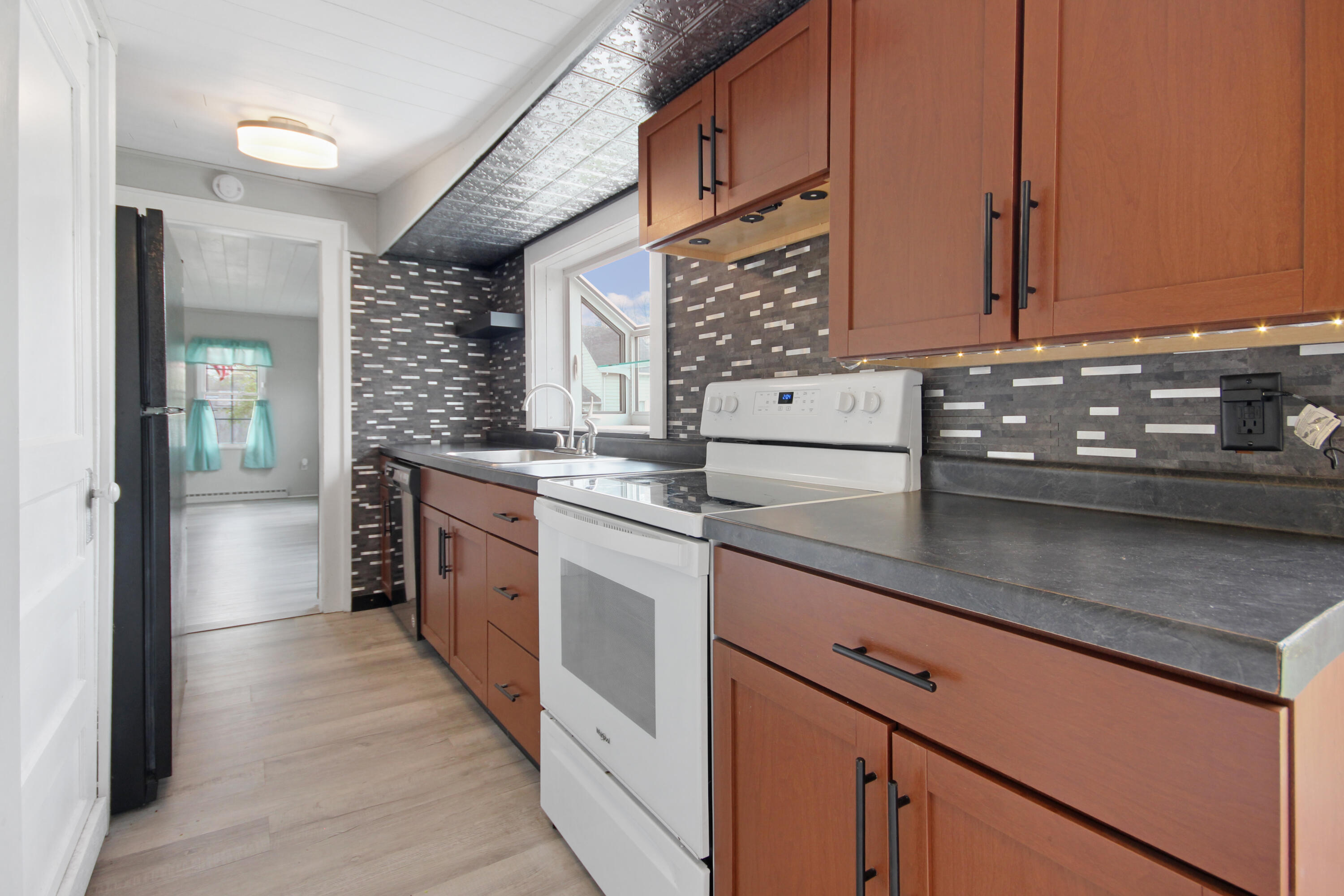 805 E Jefferson Avenue, La Porte, IN 46350; Image #8