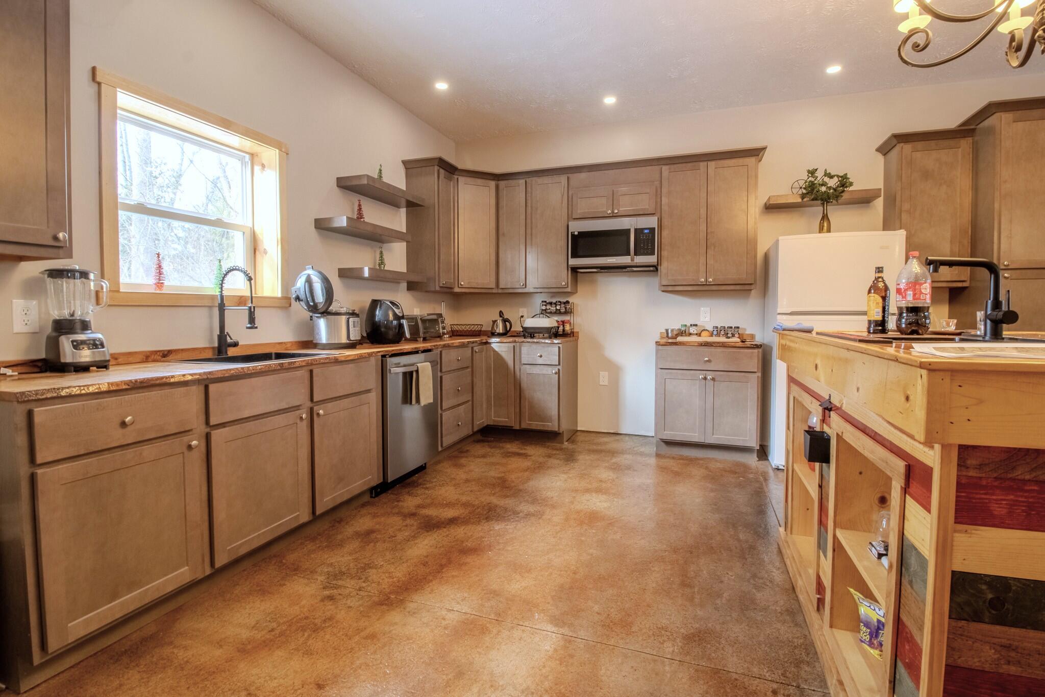 118 E Whipple Road, Winamac, IN 46996; Image #4