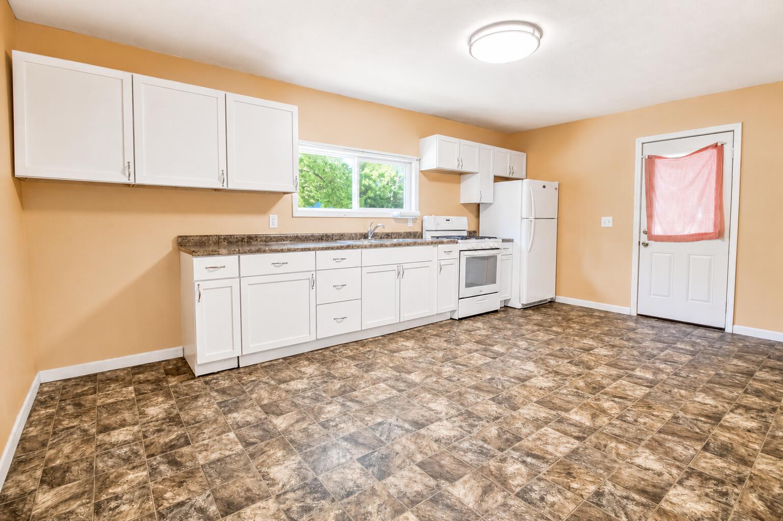 207 W Lake Street, Knox, IN 46534; Image #4