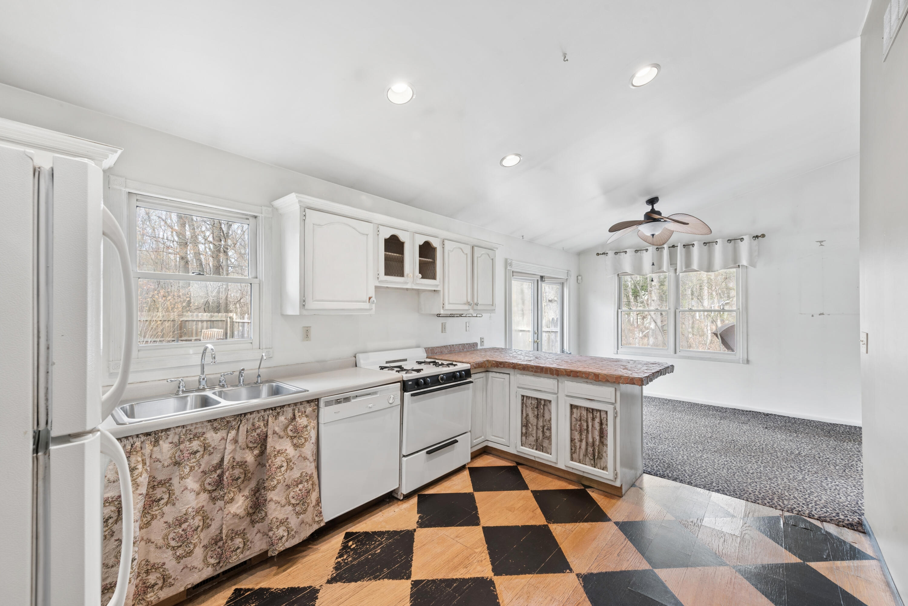 218 Chickadee Trail, Michigan City, IN 46360; Image #12