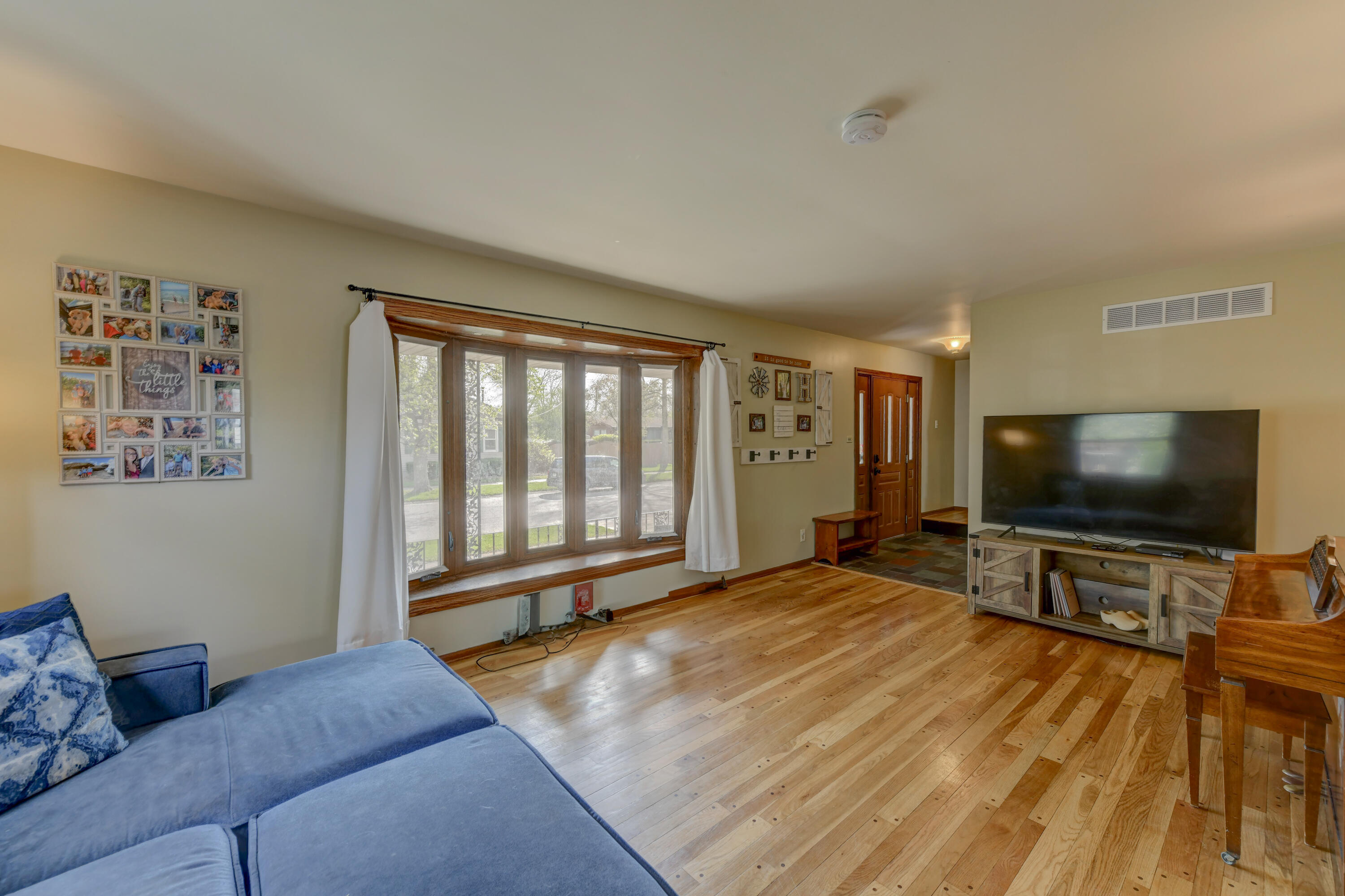 1637 Holly Lane, Munster, IN 46321; Image #4