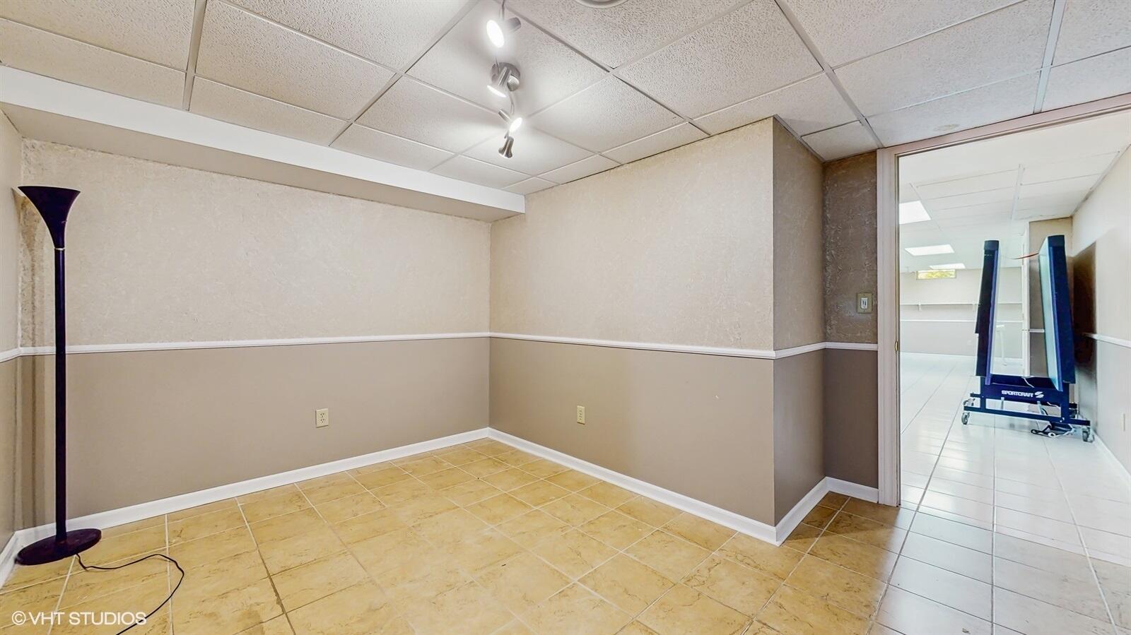 8844 Oakwood Avenue, Munster, IN 46321; Image #38