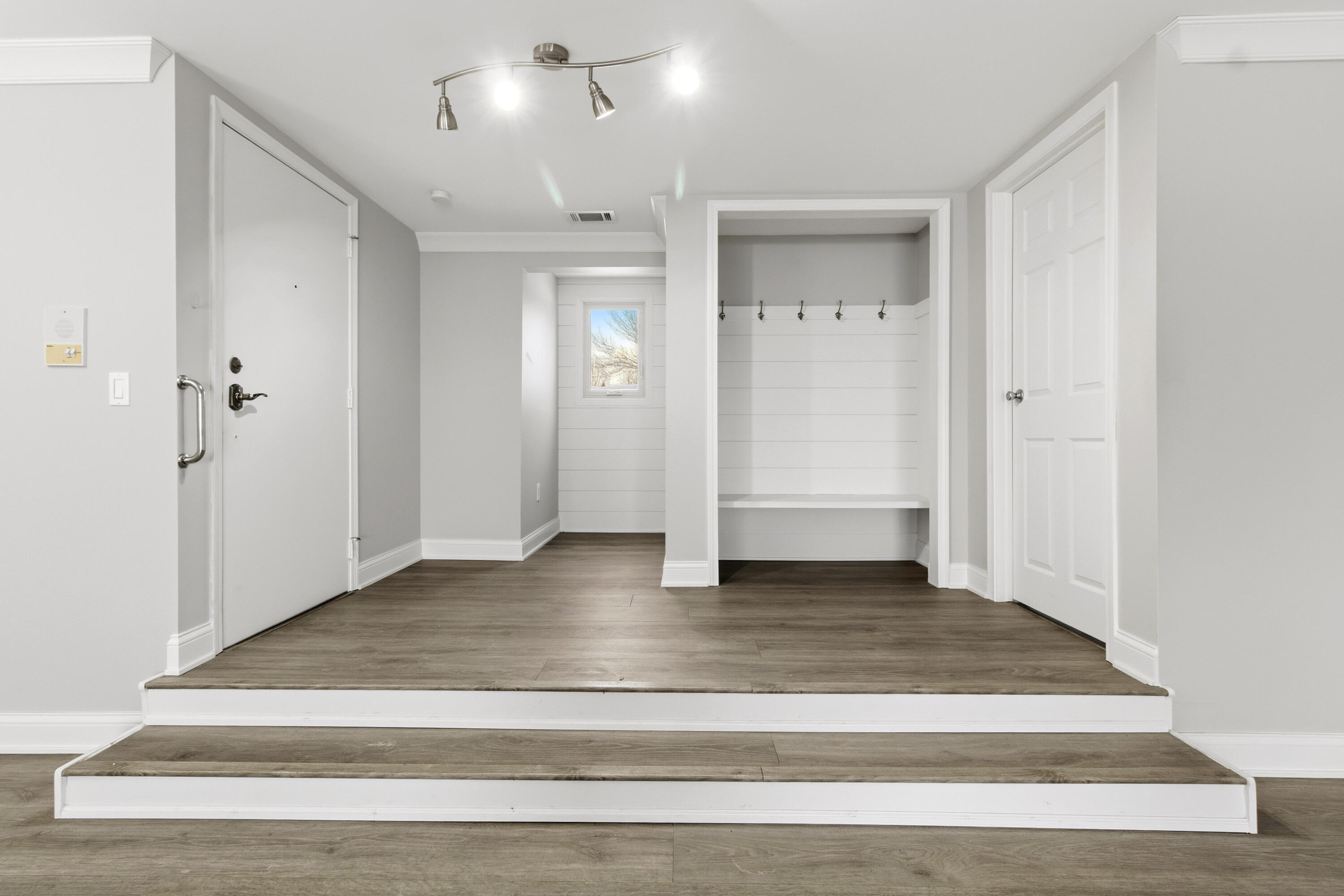 2545 E Lakeshore Drive, Crown Point, IN #A71, 46307; Image #12