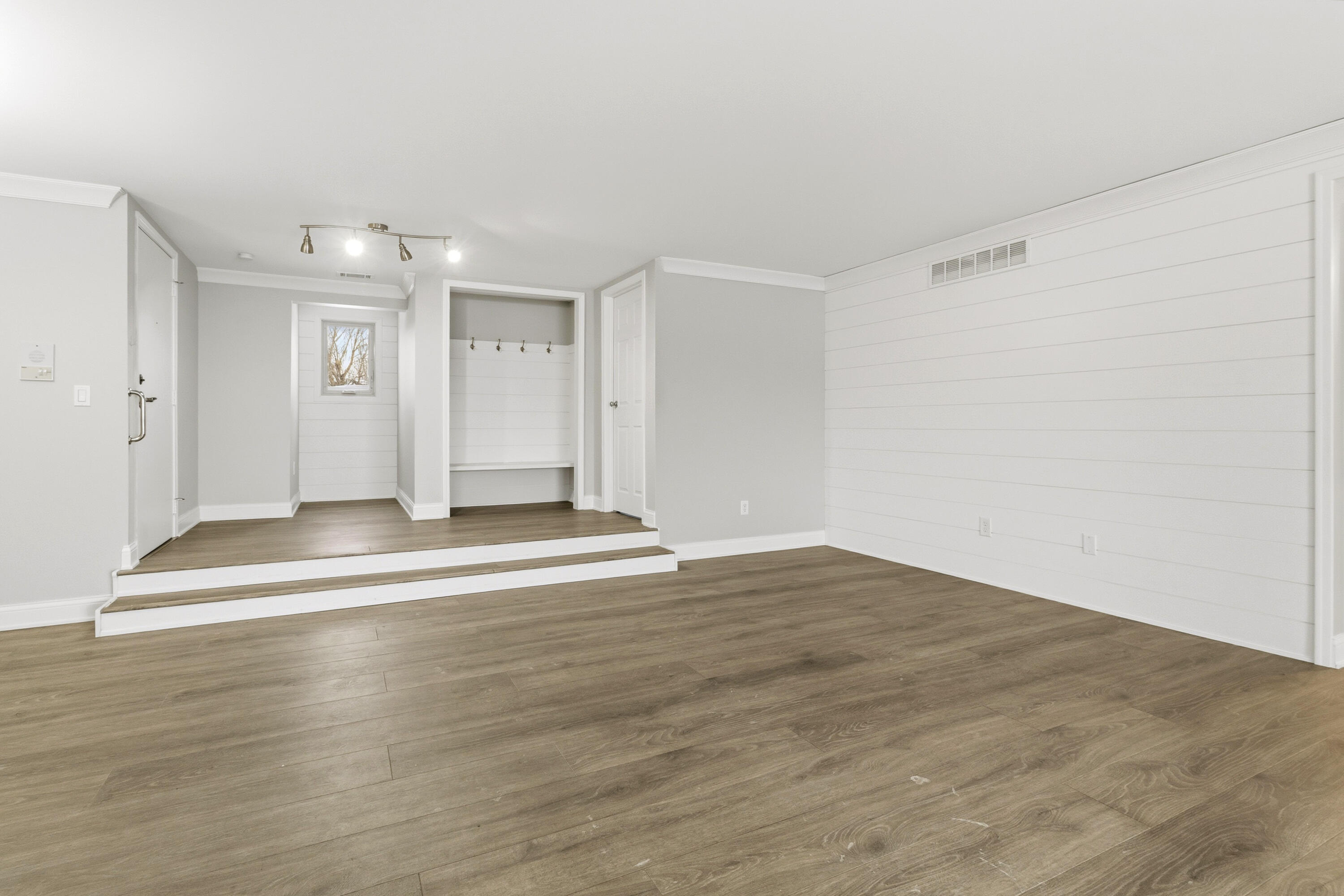 2545 E Lakeshore Drive, Crown Point, IN #A71, 46307; Image #16