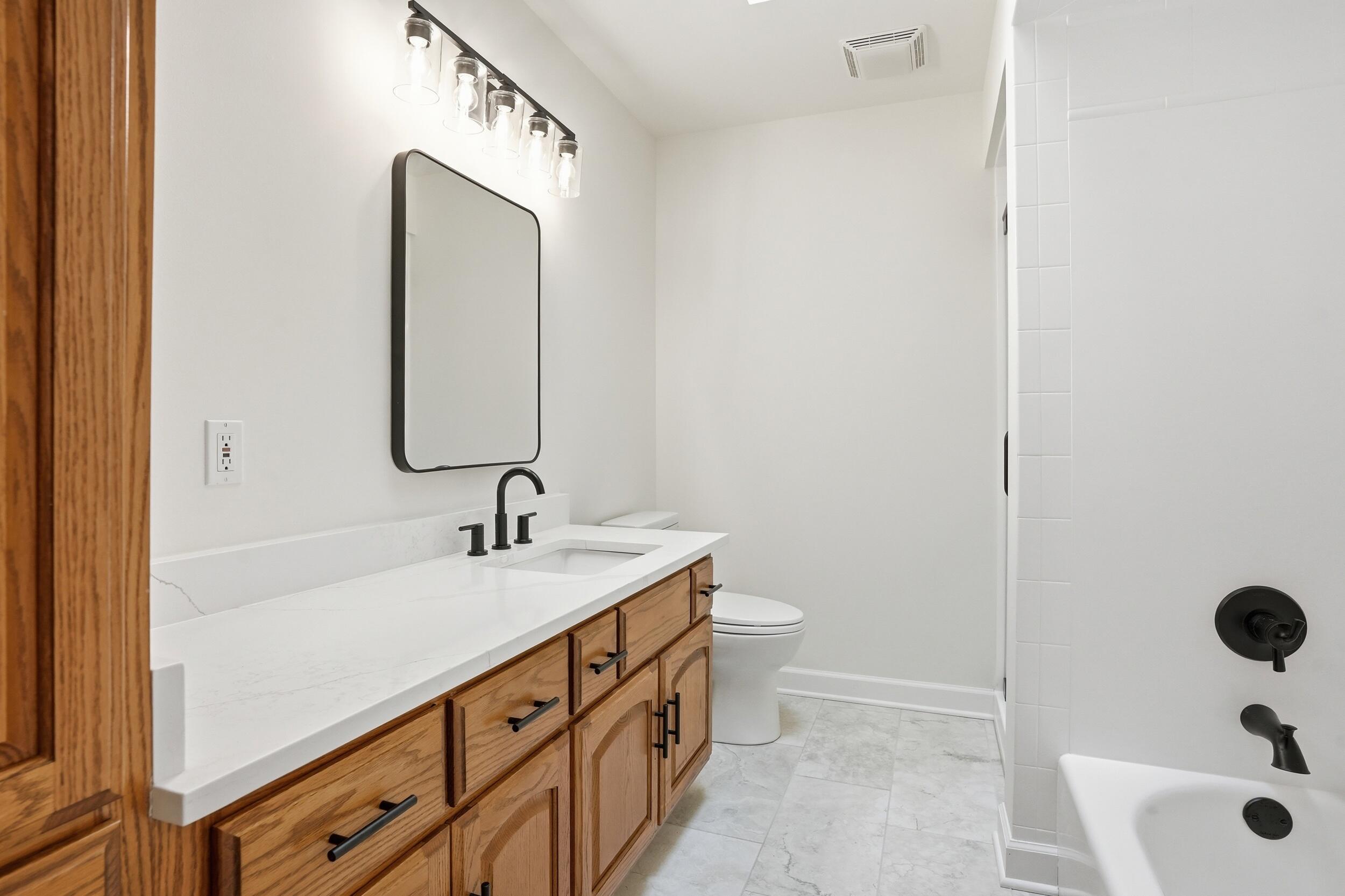 502 W 100 N, Valparaiso, IN 46385; Image #24