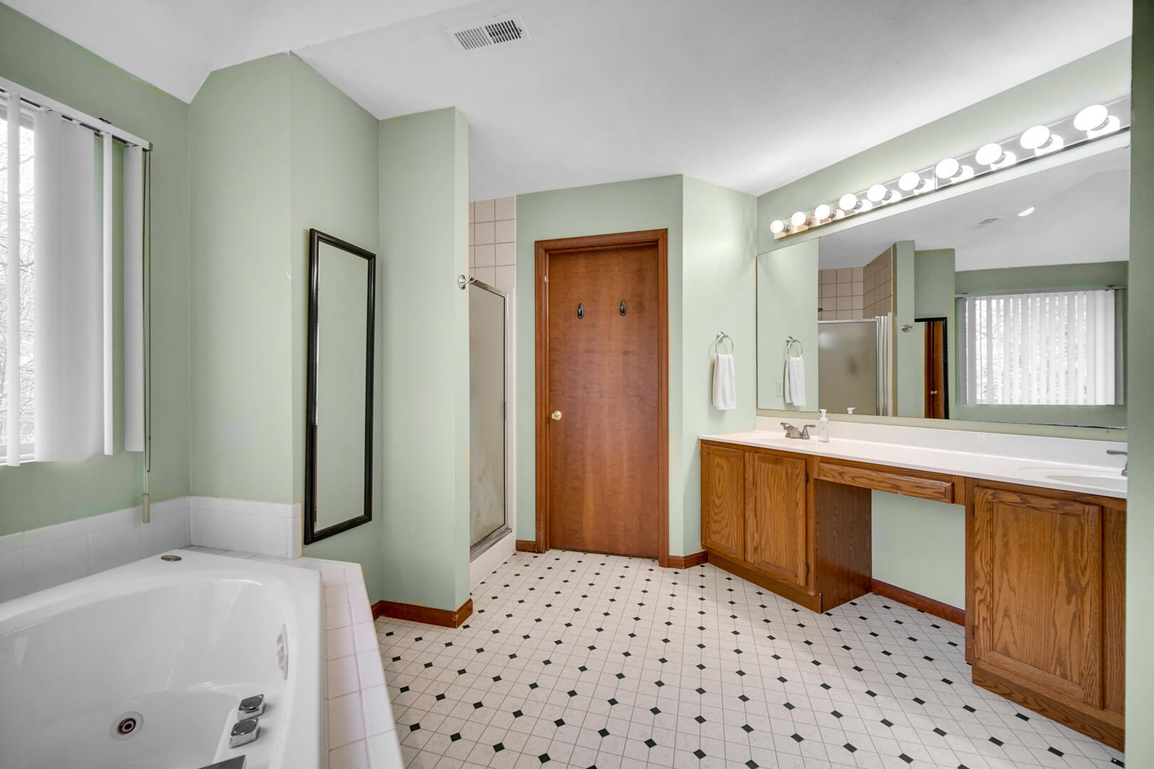 35 Oak Hollow Court, Valparaiso, IN 46383; Image #18