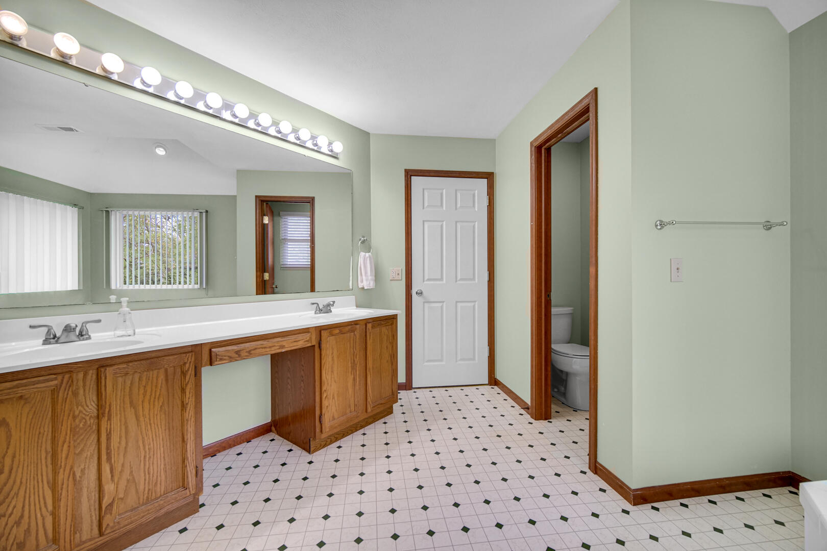 35 Oak Hollow Court, Valparaiso, IN 46383; Image #19
