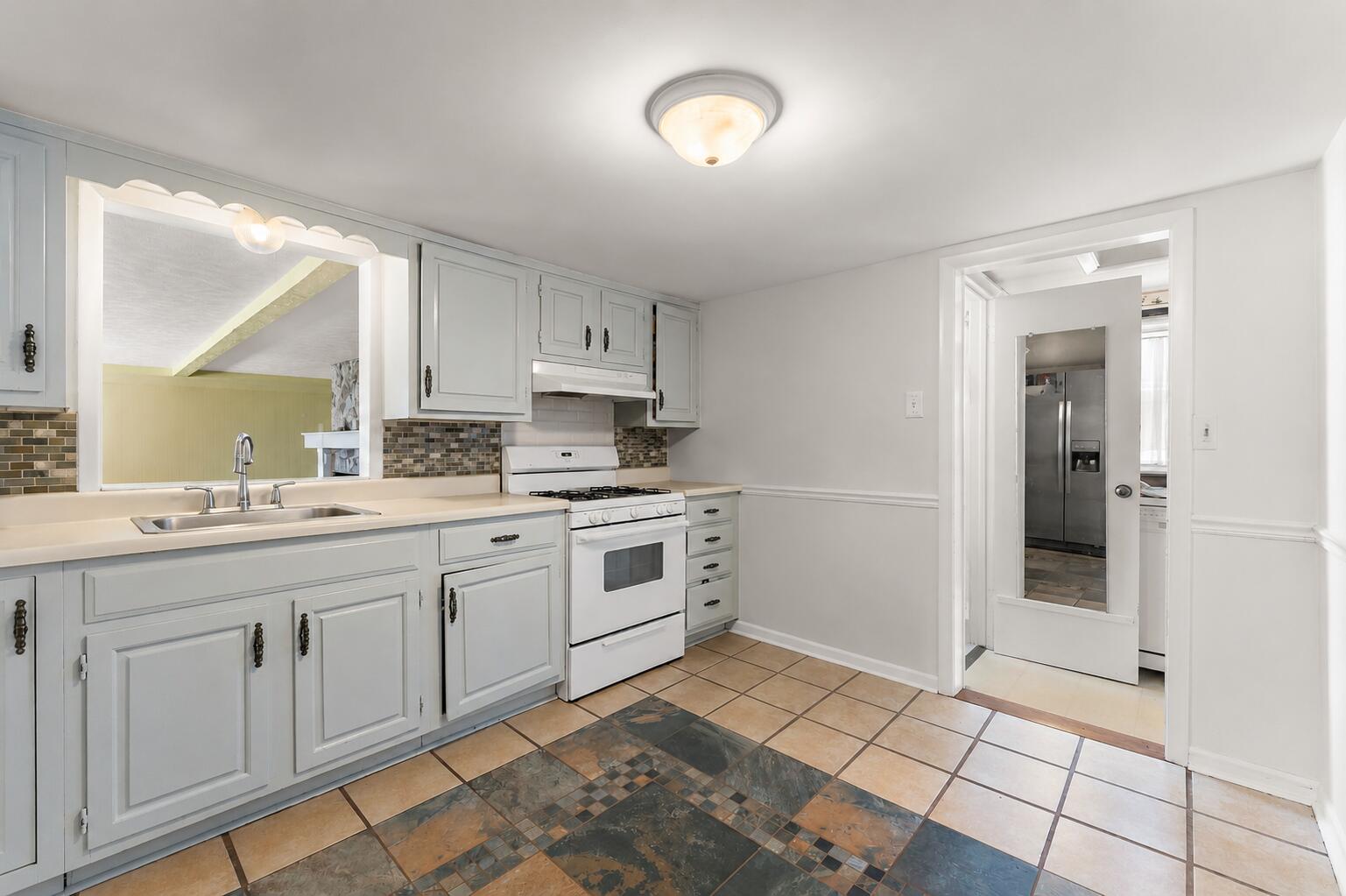 1047 State Street, Hobart, IN 46342; Image #12