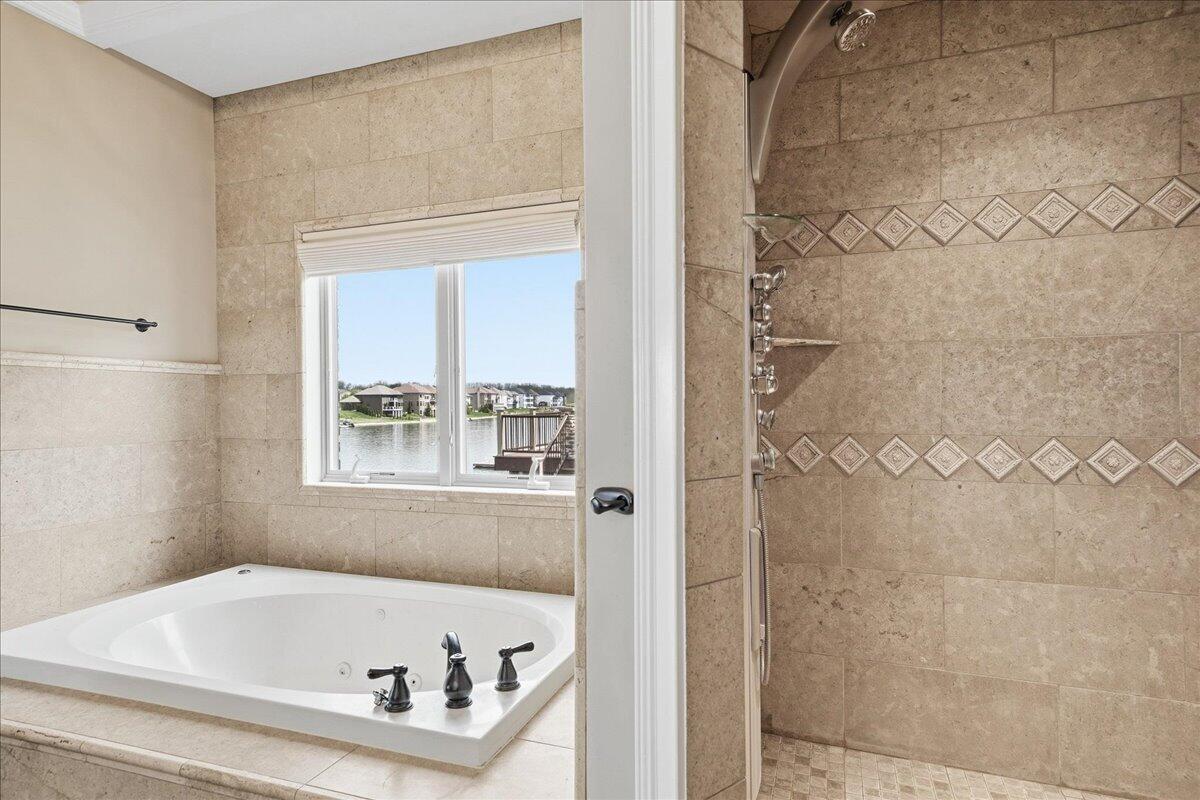 8858 Doubletree Drive S, Crown Point, IN 46307; Image #40