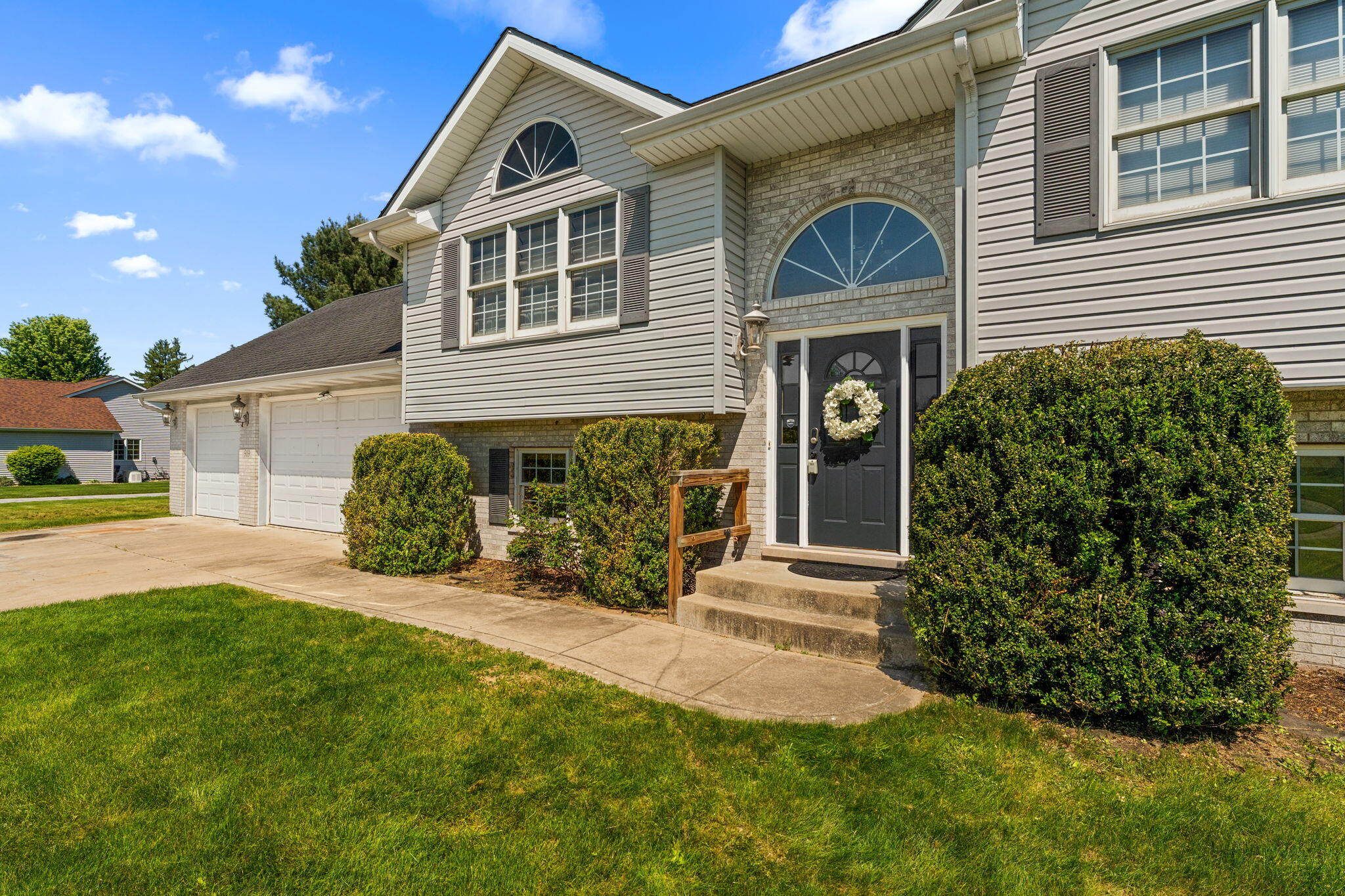 919 Plantation Road, Valparaiso, IN 46385; Image #2