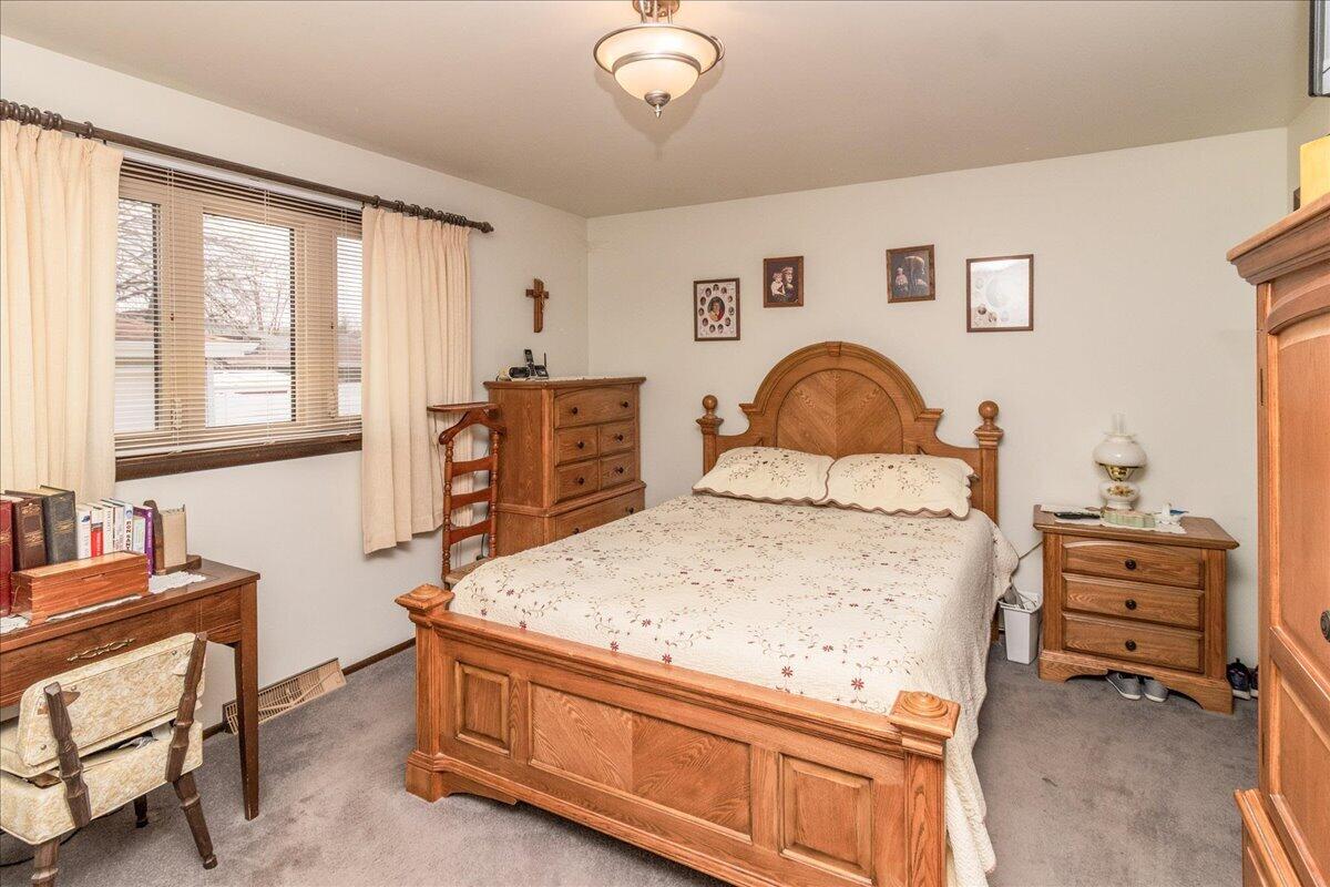 9448 Northcote Avenue, Munster, IN 46321; Image #12