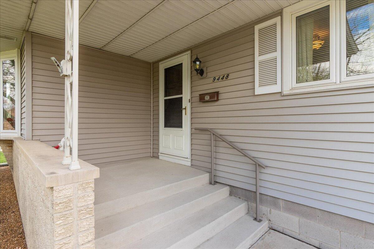 9448 Northcote Avenue, Munster, IN 46321; Image #2
