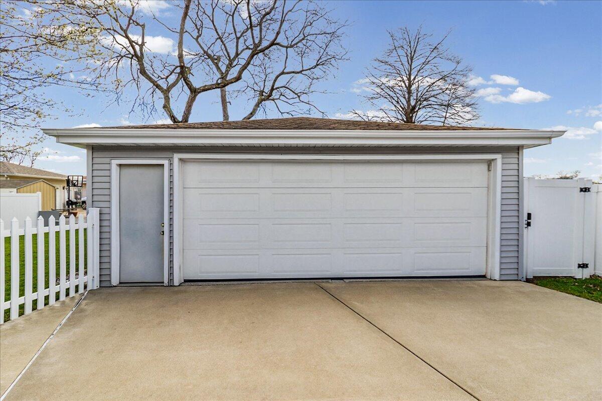 9448 Northcote Avenue, Munster, IN 46321; Image #22