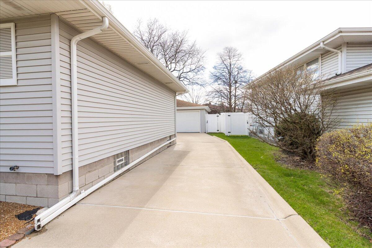 9448 Northcote Avenue, Munster, IN 46321; Image #24