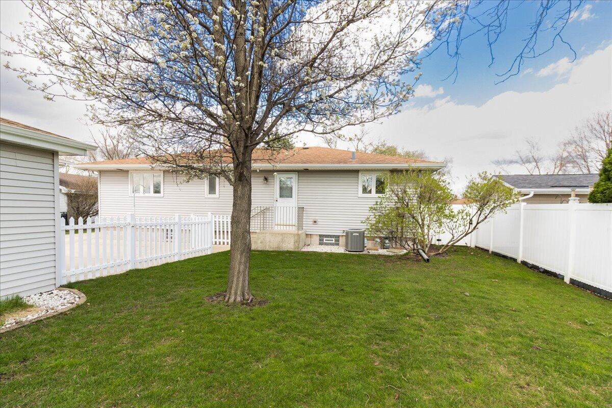 9448 Northcote Avenue, Munster, IN 46321; Image #26