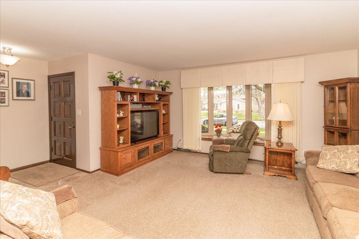 9448 Northcote Avenue, Munster, IN 46321; Image #4