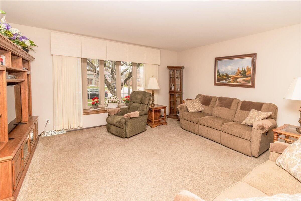 9448 Northcote Avenue, Munster, IN 46321; Image #6