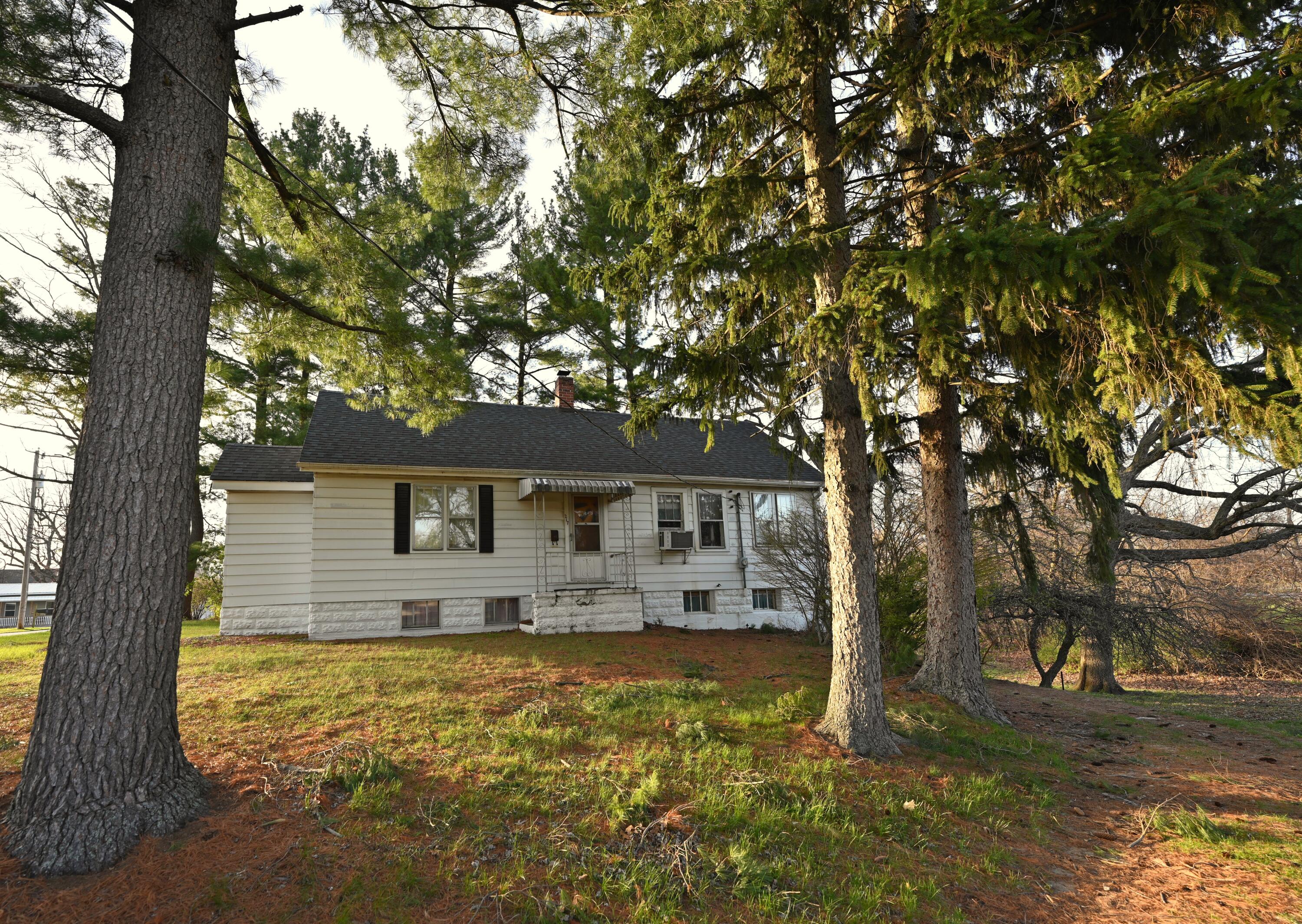 217 Park Avenue, North Judson, IN 46366; Image #2