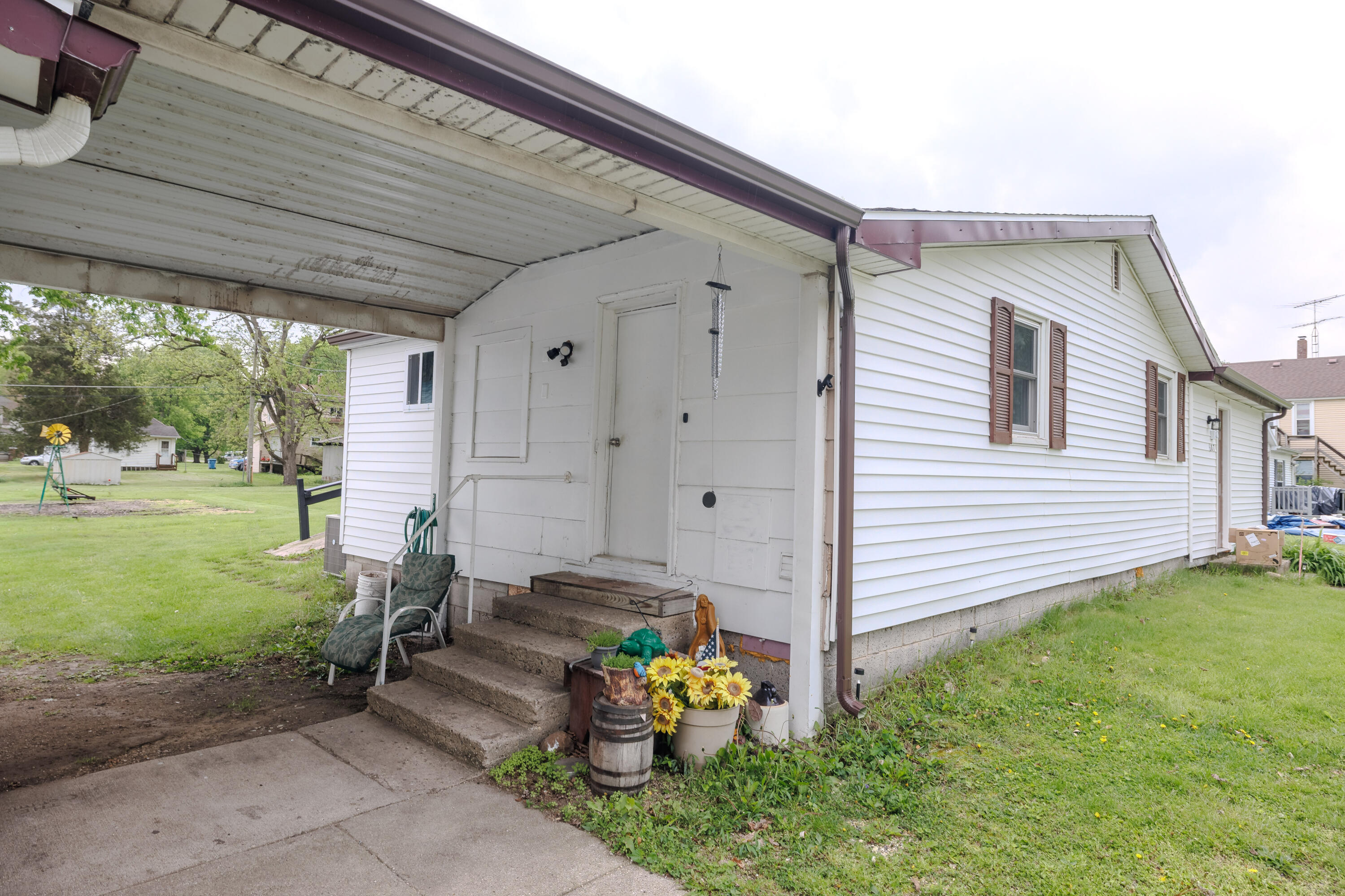 607 E Washington Street, Morocco, IN 47963; Image #5