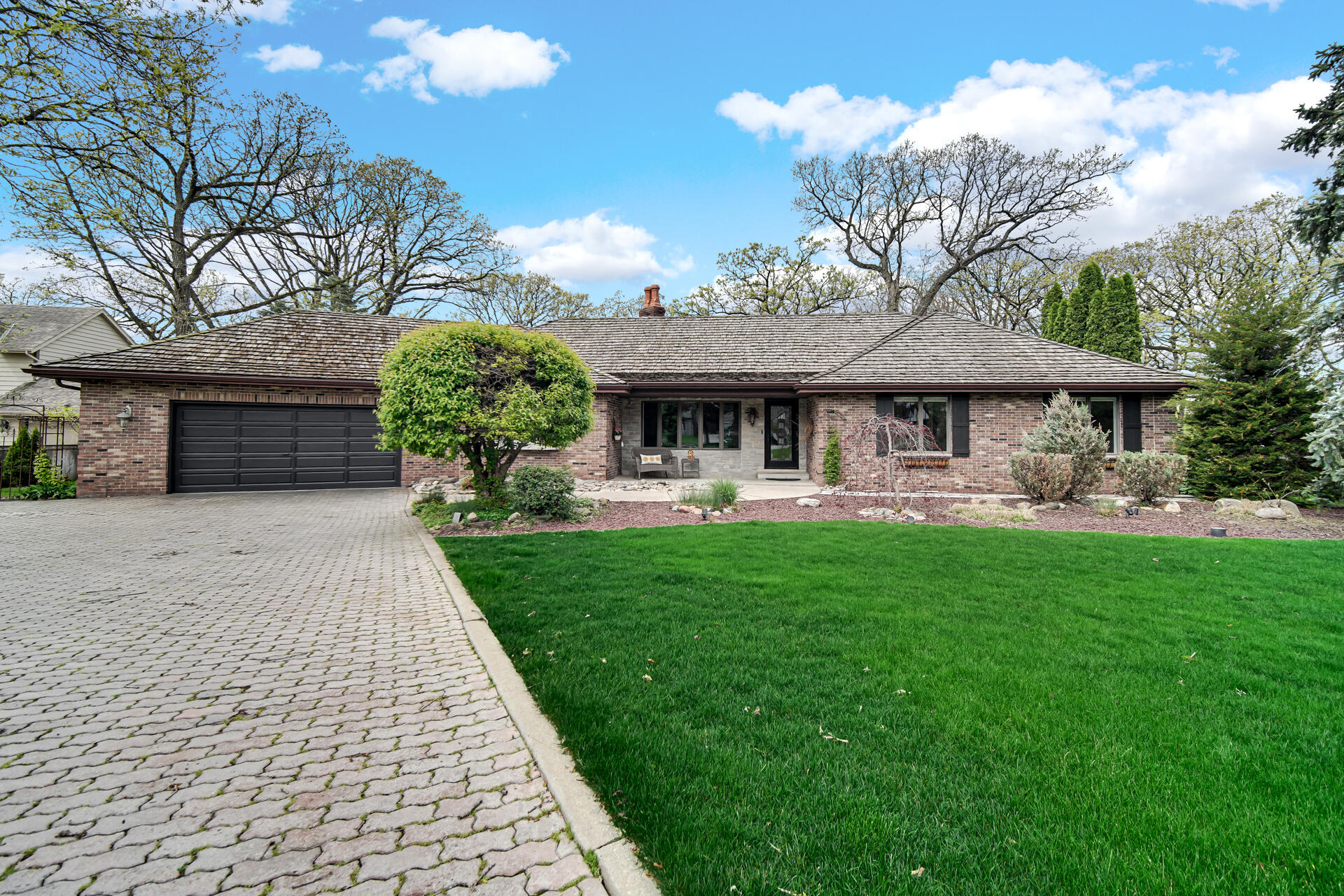9894 W Oakridge Drive, St. John, IN 46373; Image #1