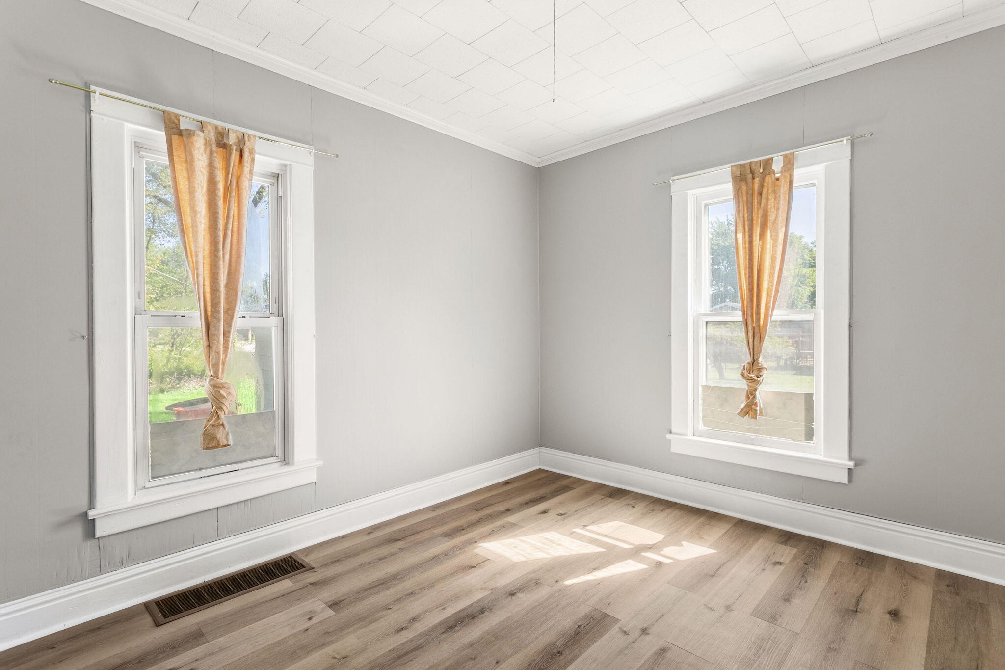 307 E Oneida Street, La Crosse, IN 46348; Image #16